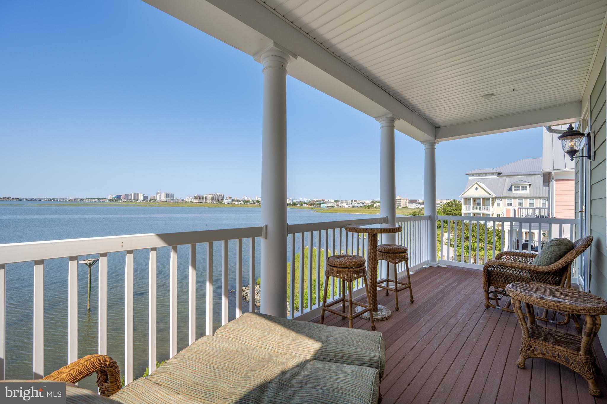 SUNSET ISLAND - Residential