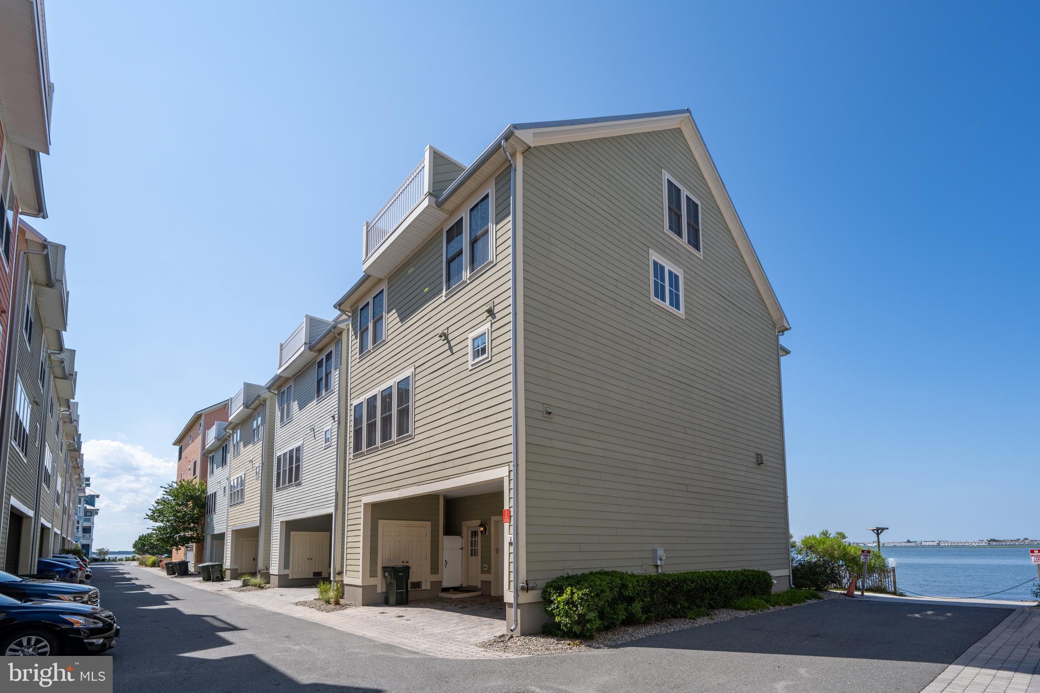 SUNSET ISLAND - Residential