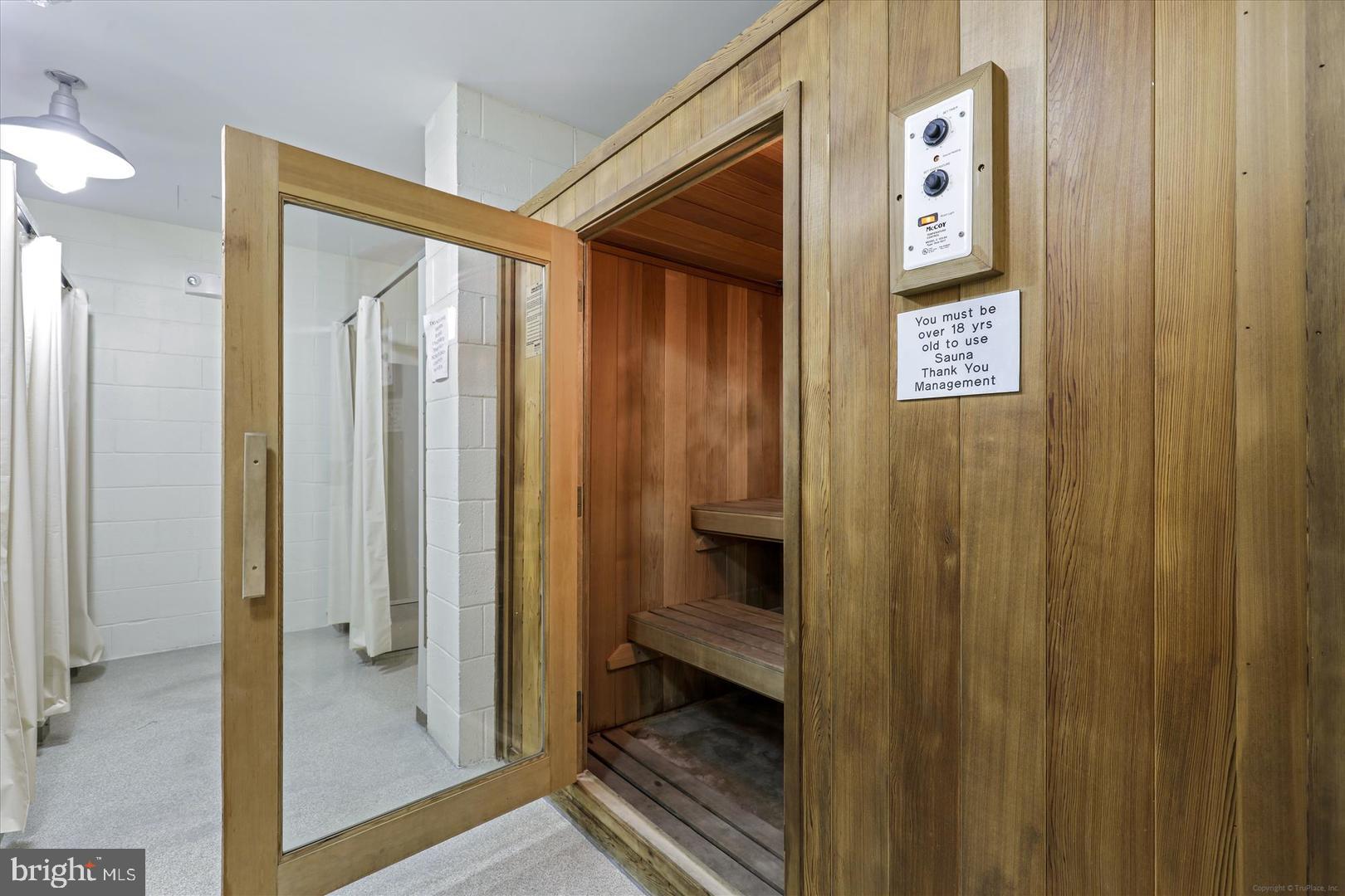 SUNSET ISLAND - Residential