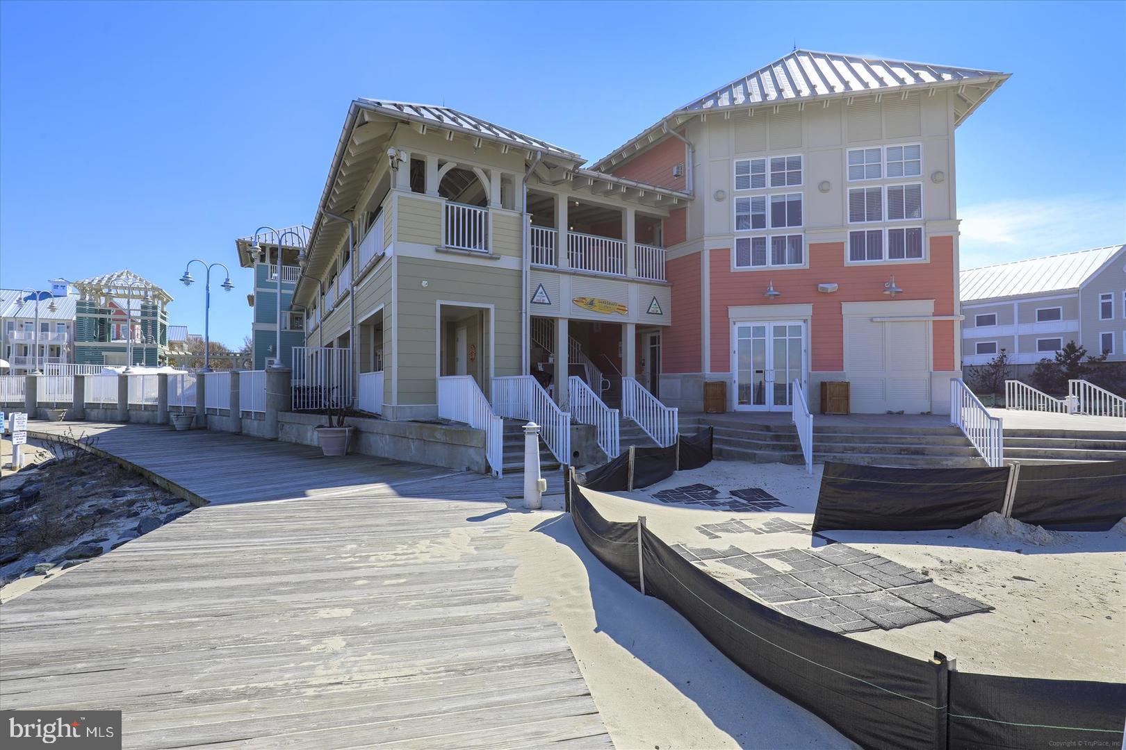 SUNSET ISLAND - Residential