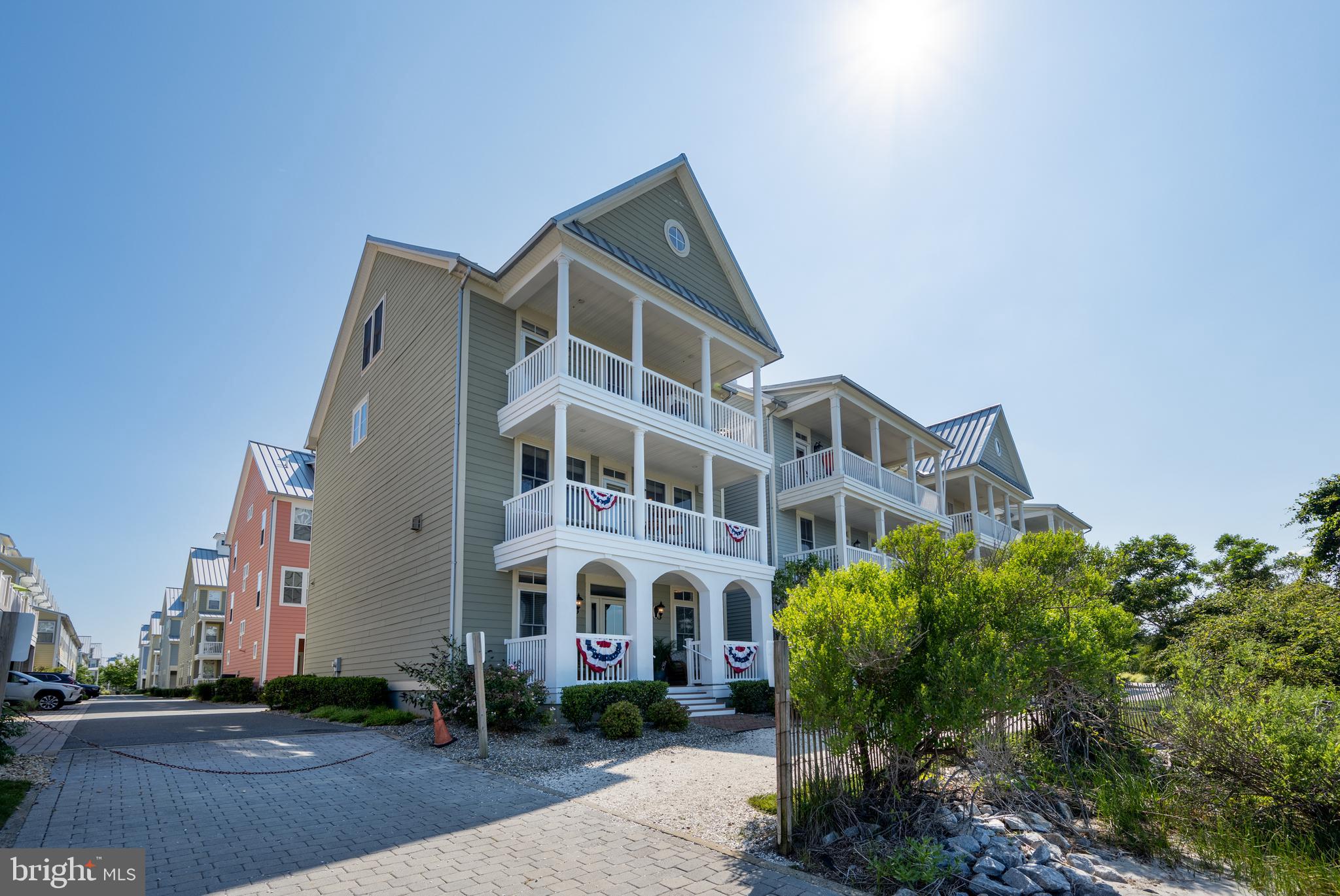 SUNSET ISLAND - Residential