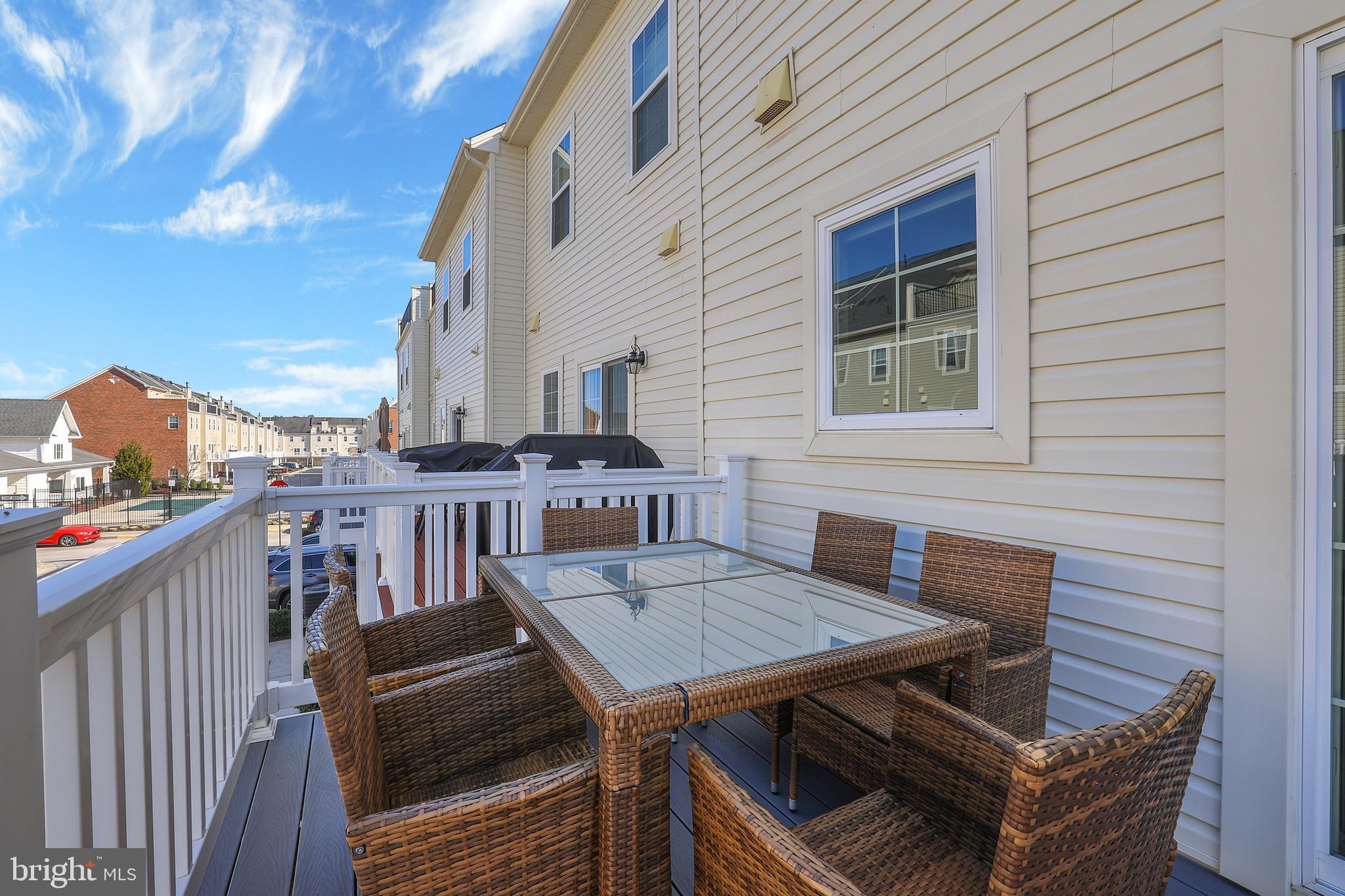 OXFORD SQUARE - Residential