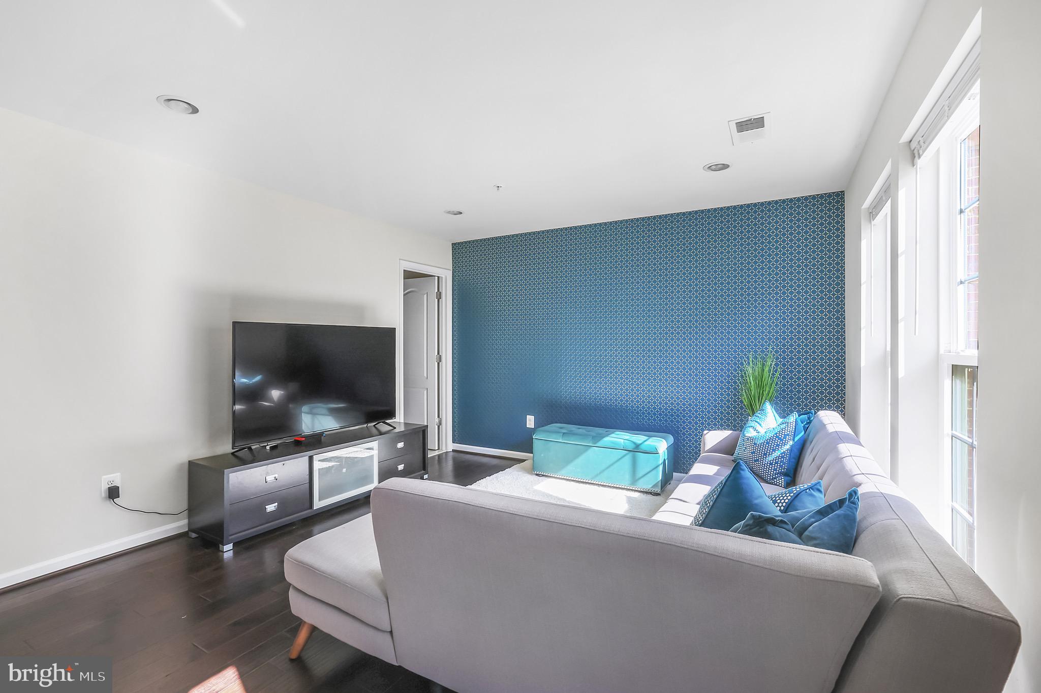 OXFORD SQUARE - Residential