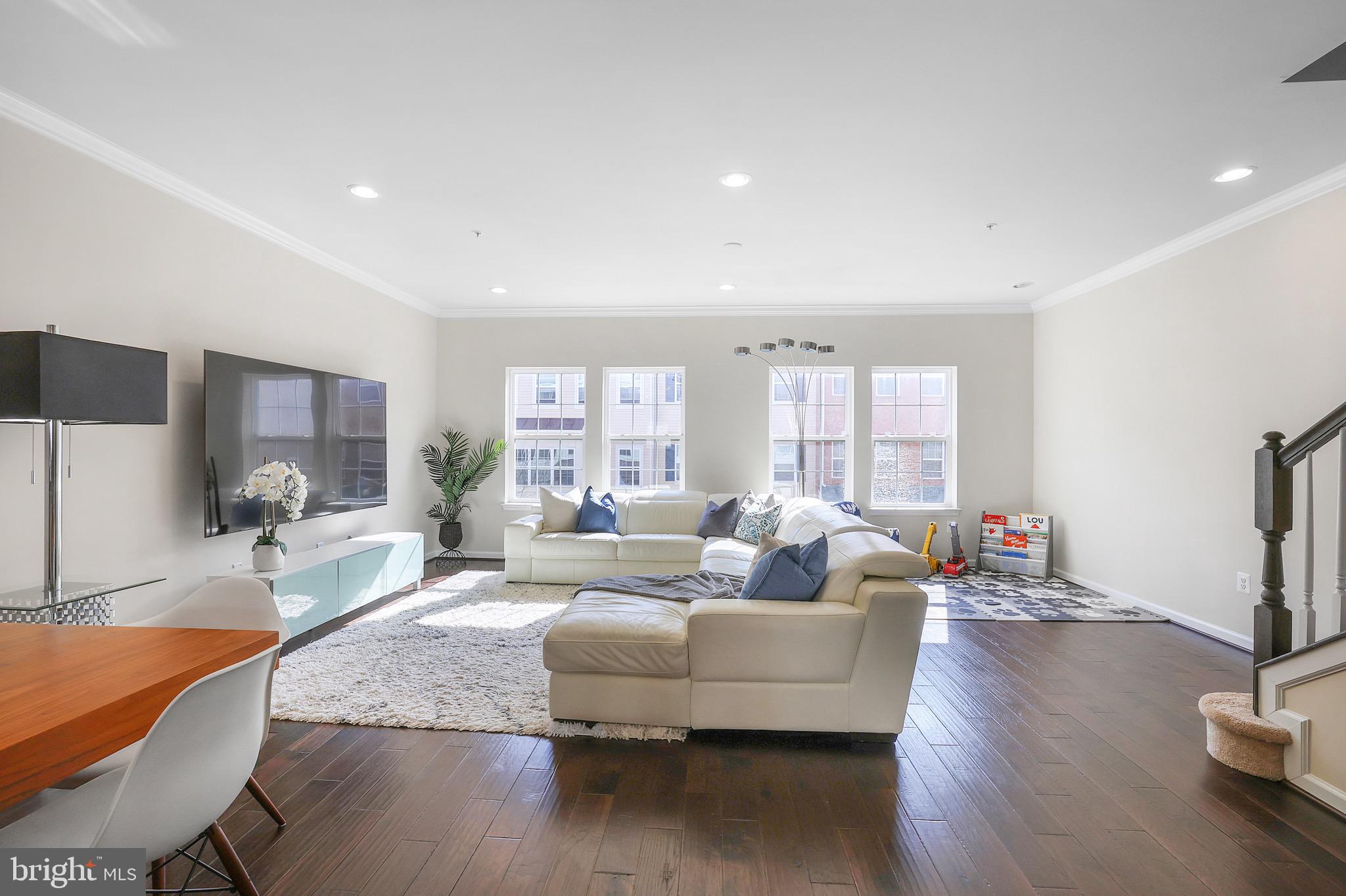 OXFORD SQUARE - Residential