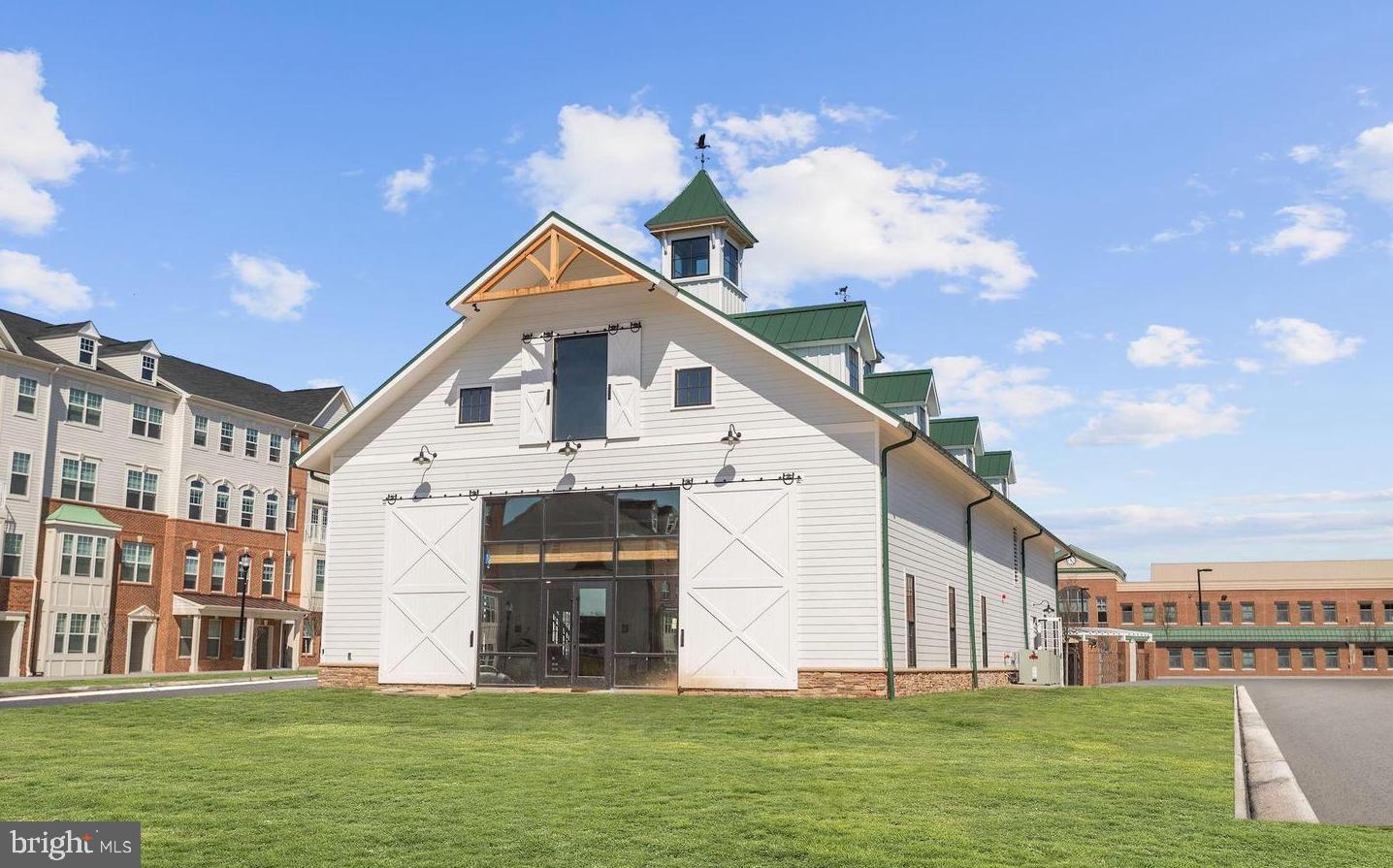 OXFORD SQUARE - Residential