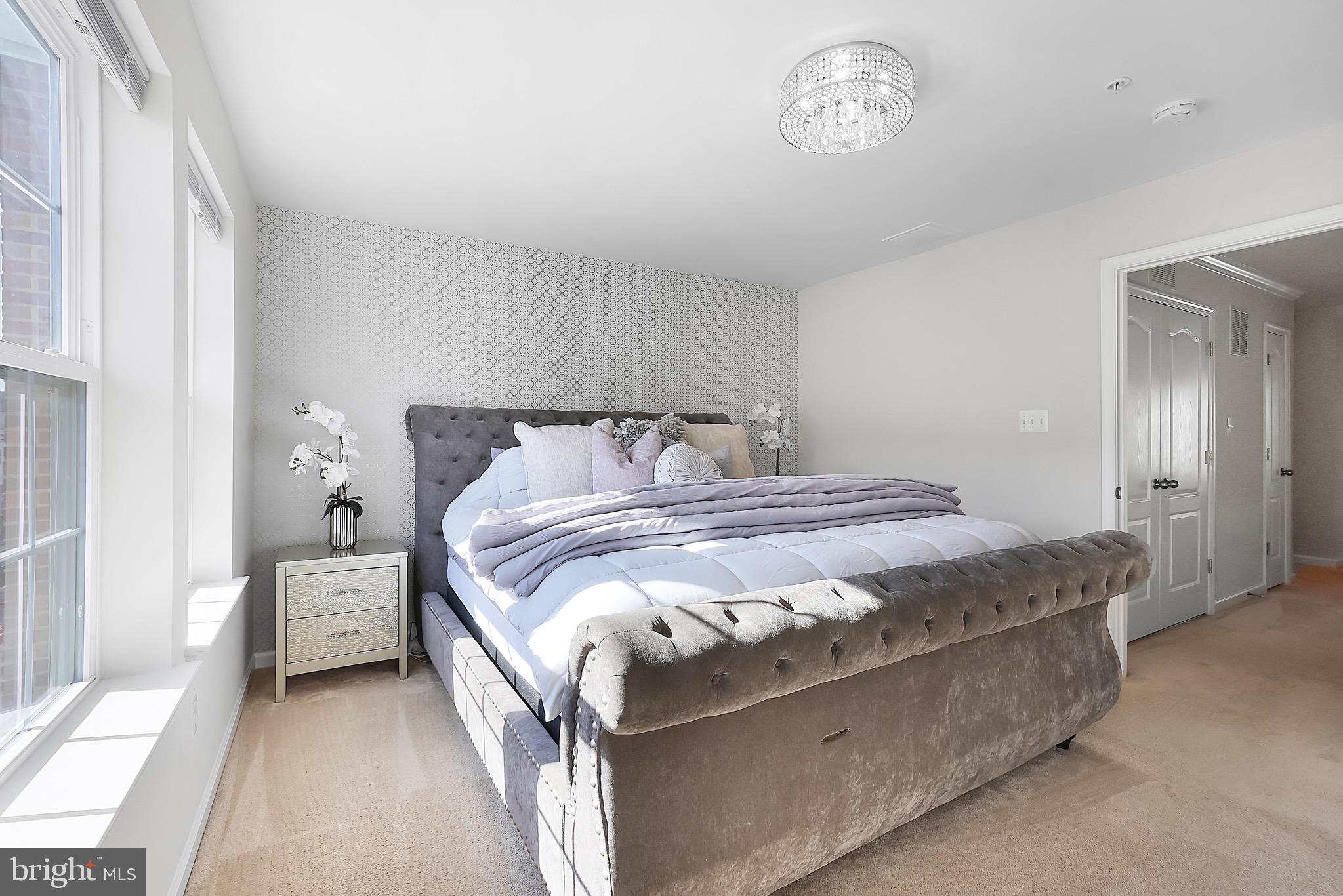 OXFORD SQUARE - Residential