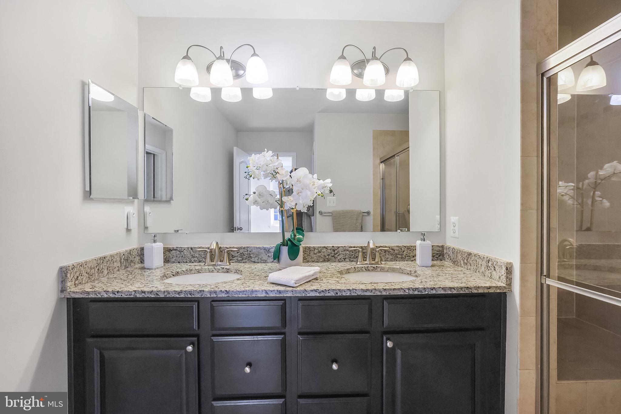 OXFORD SQUARE - Residential