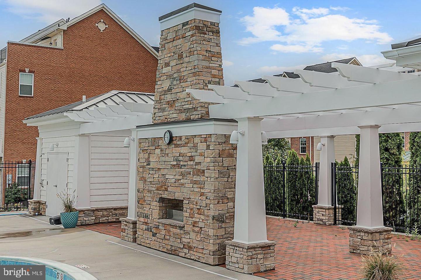 OXFORD SQUARE - Residential