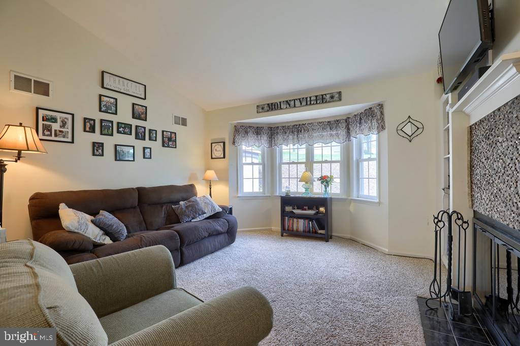 FALCON RIDGE - Residential