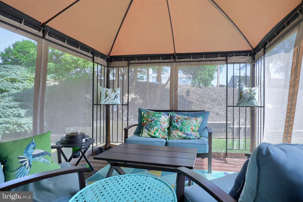 FALCON RIDGE - Residential