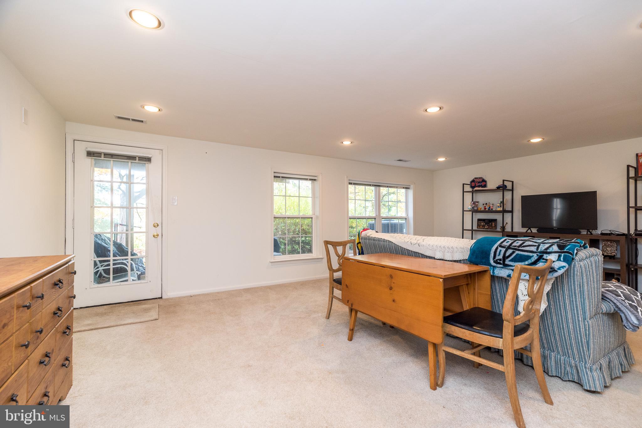 CHARING CROSS - Residential