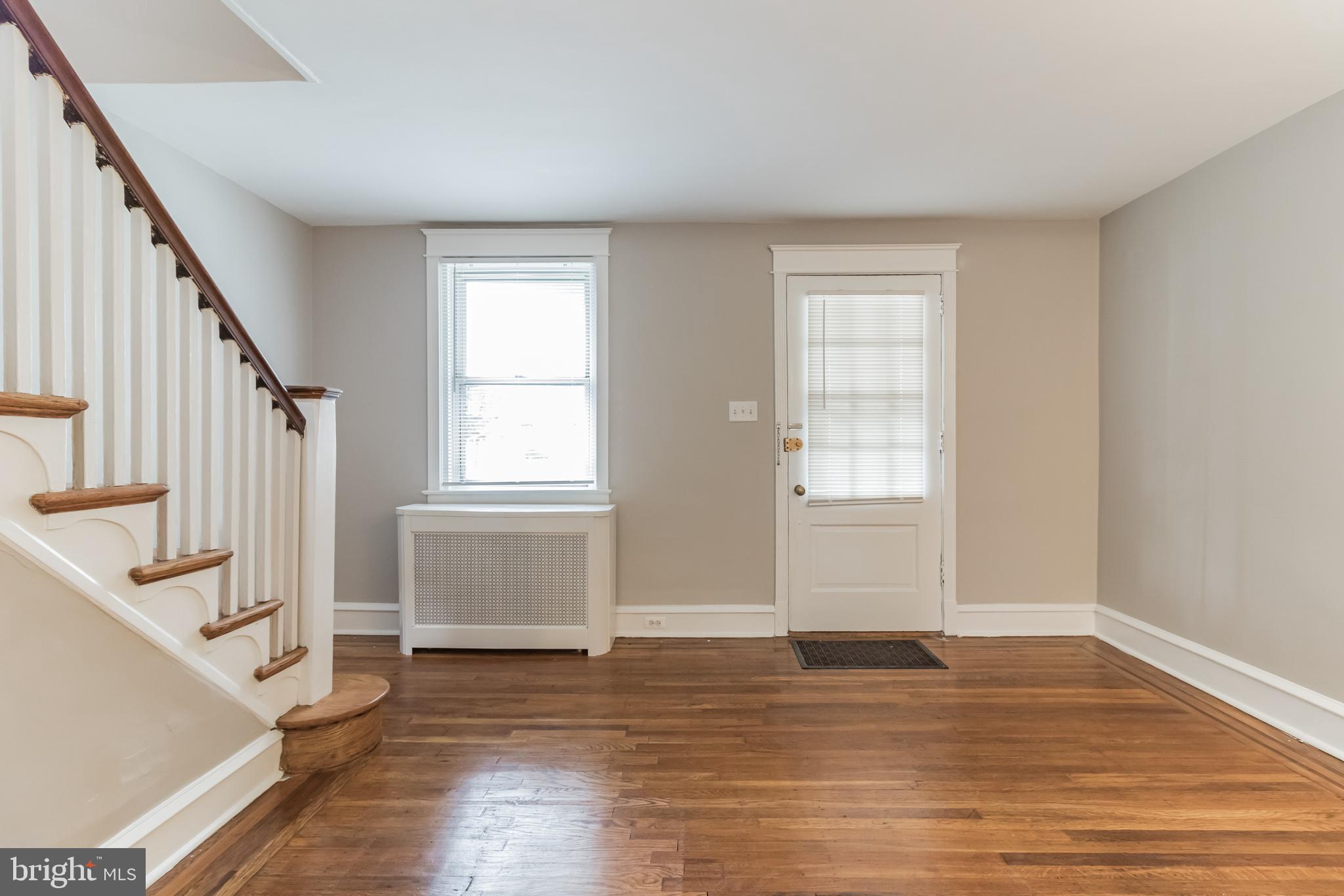 EAST FALLS - Residential Lease