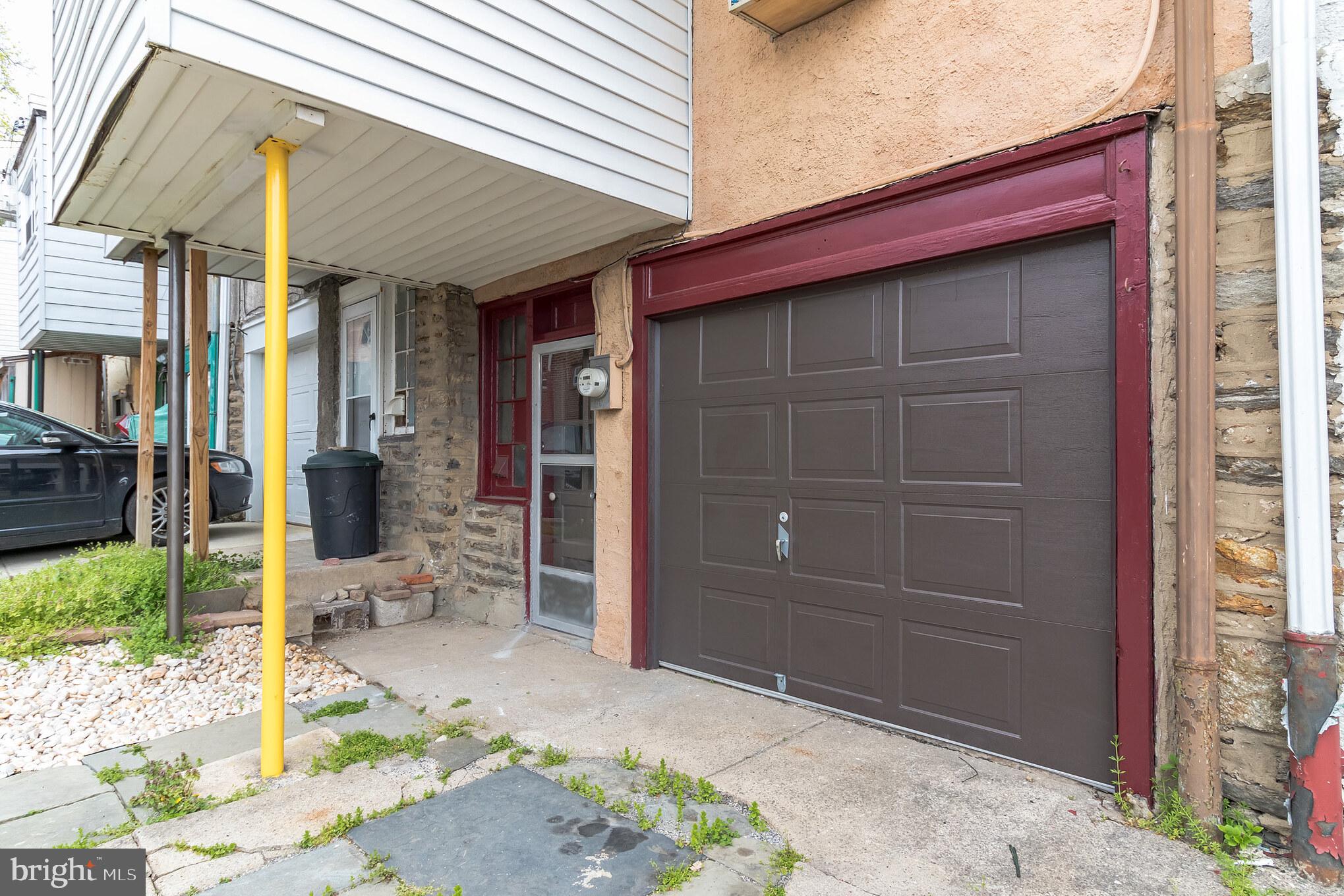 EAST FALLS - Residential Lease