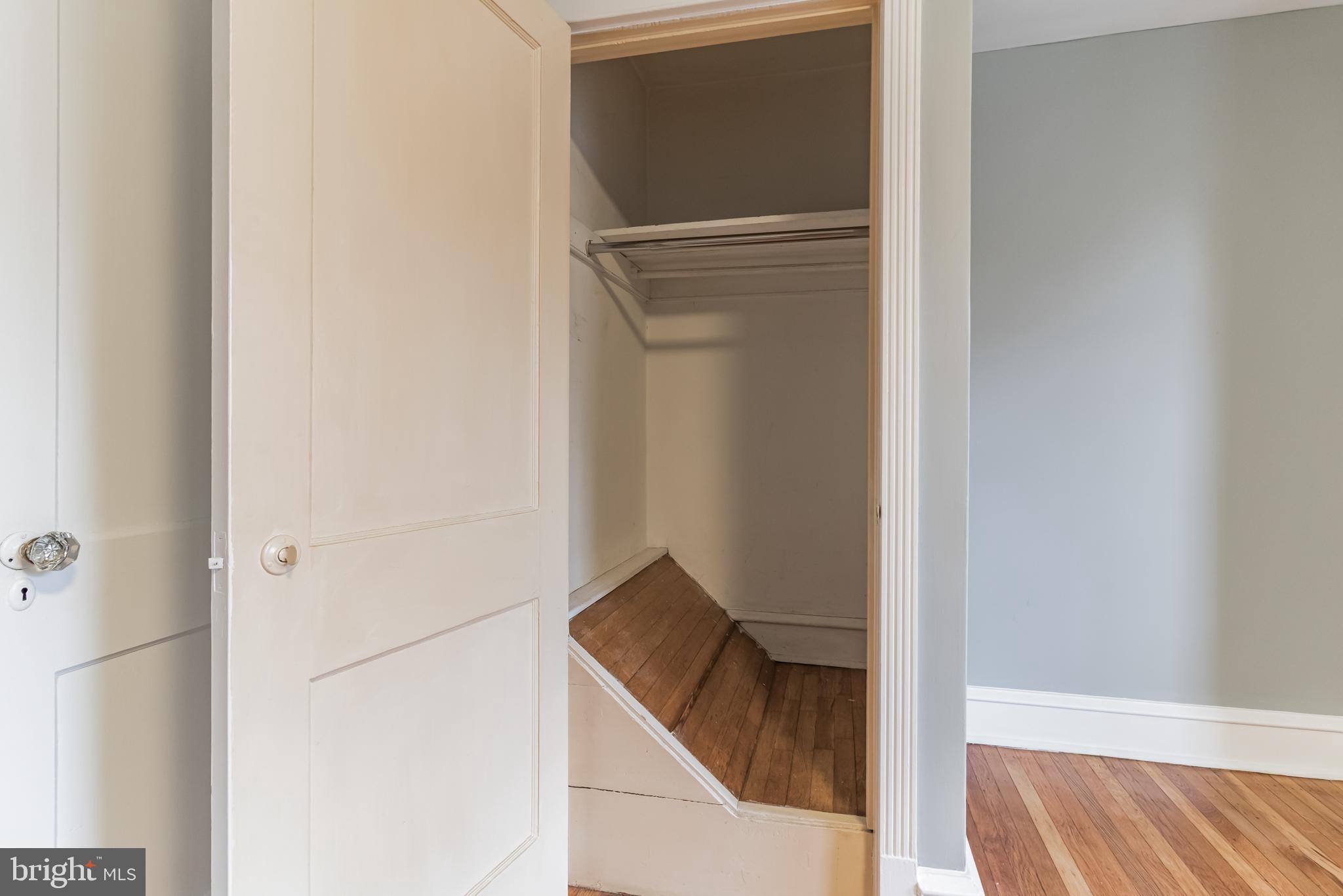 EAST FALLS - Residential Lease