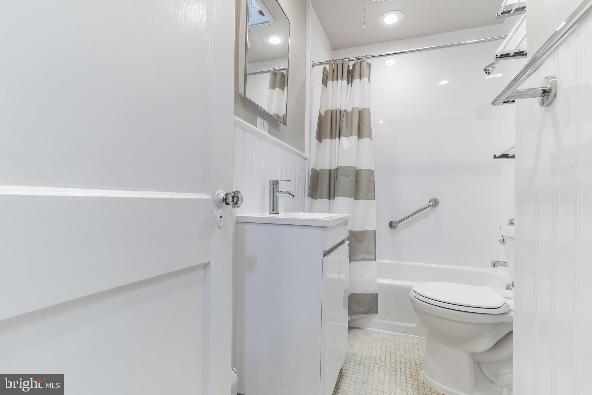 EAST FALLS - Residential Lease