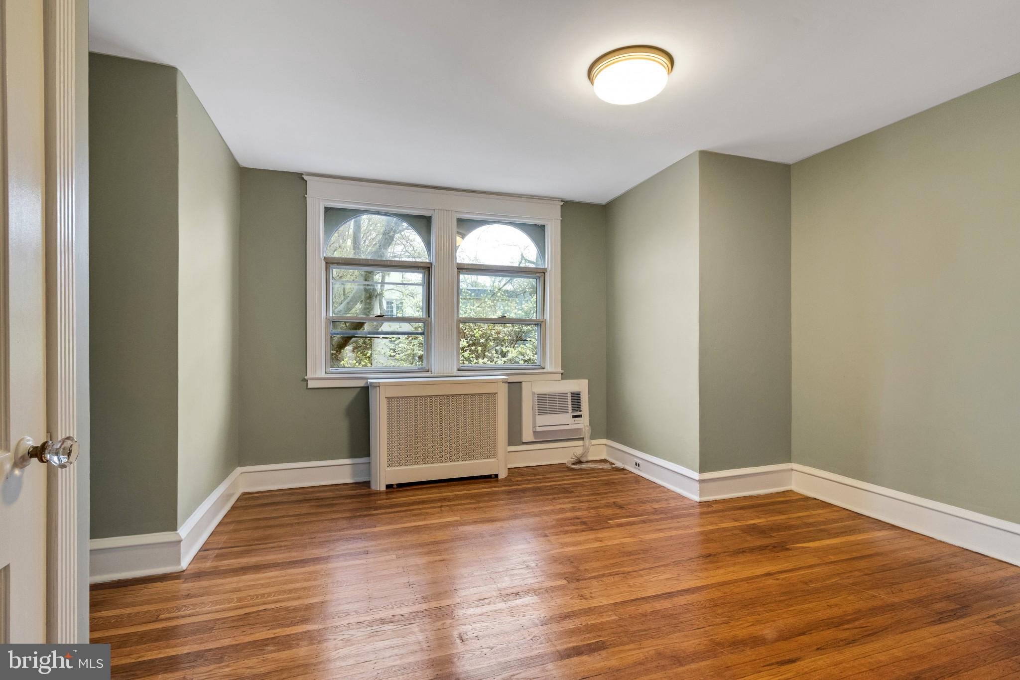 EAST FALLS - Residential Lease