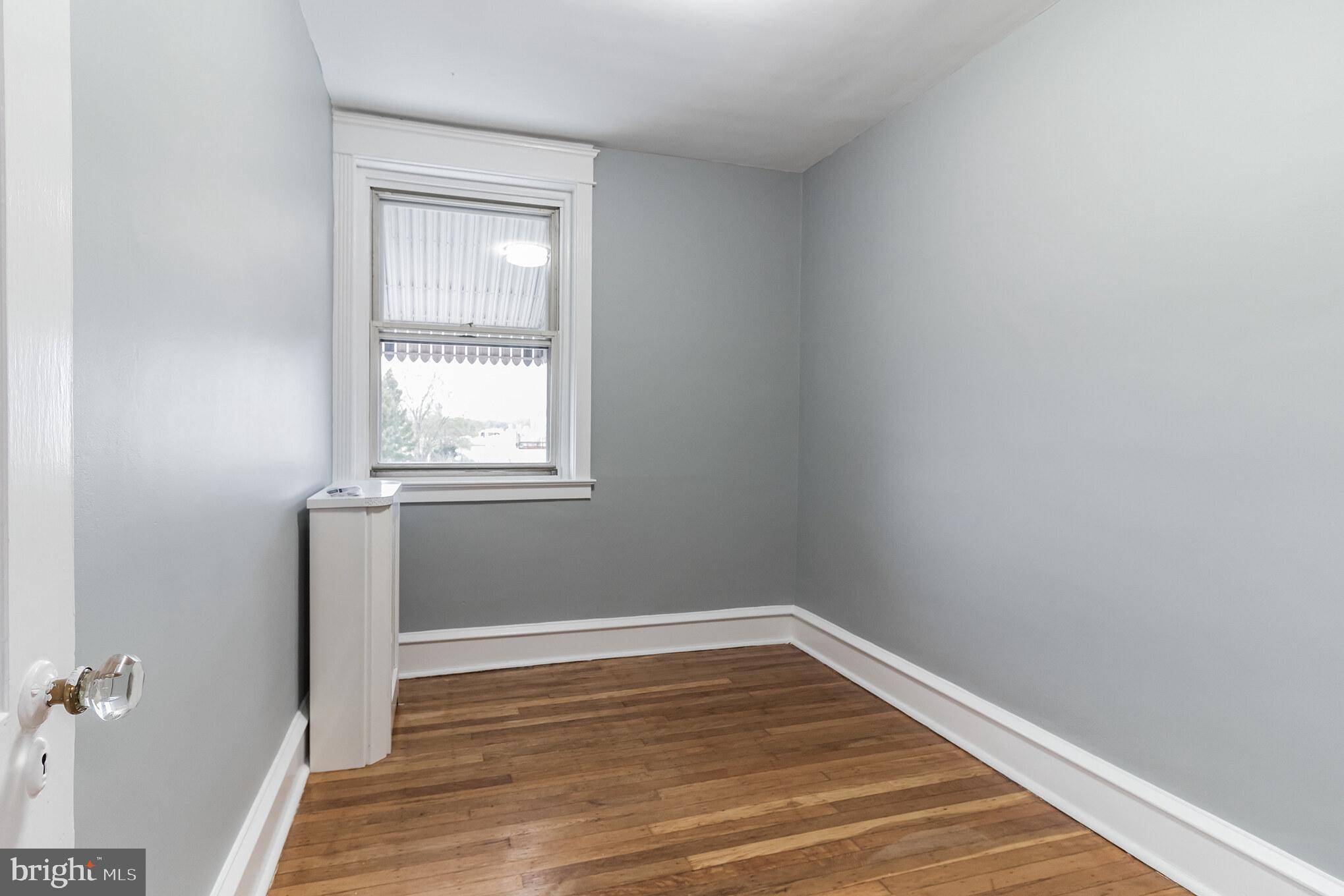 EAST FALLS - Residential Lease