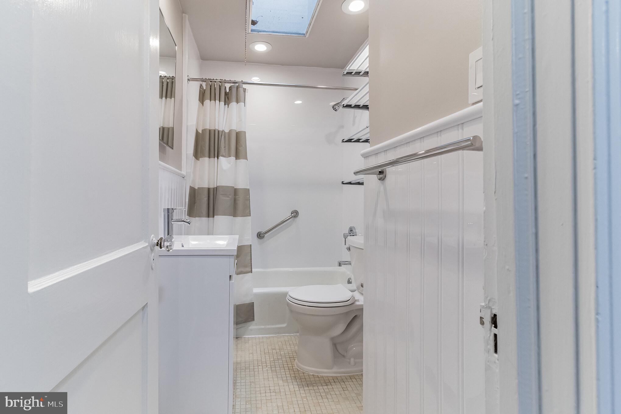 EAST FALLS - Residential Lease