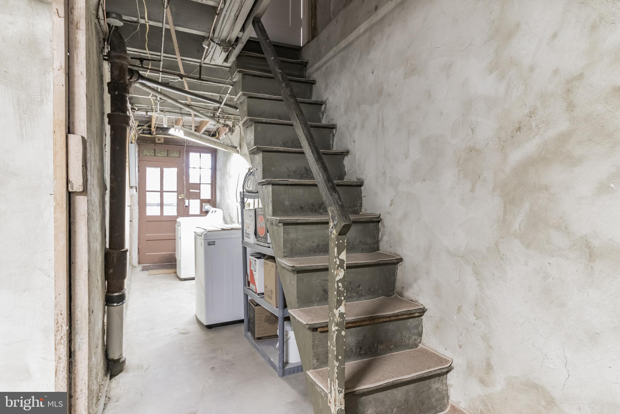 EAST FALLS - Residential Lease