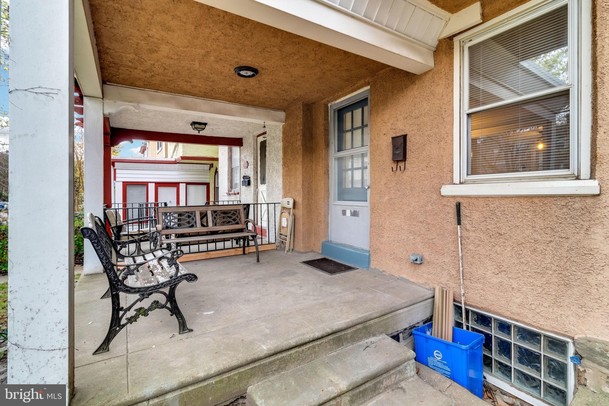 EAST FALLS - Residential Lease