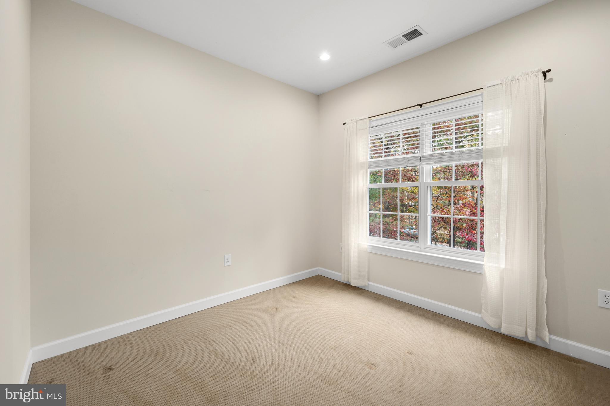 LAKE MONTICELLO - Residential