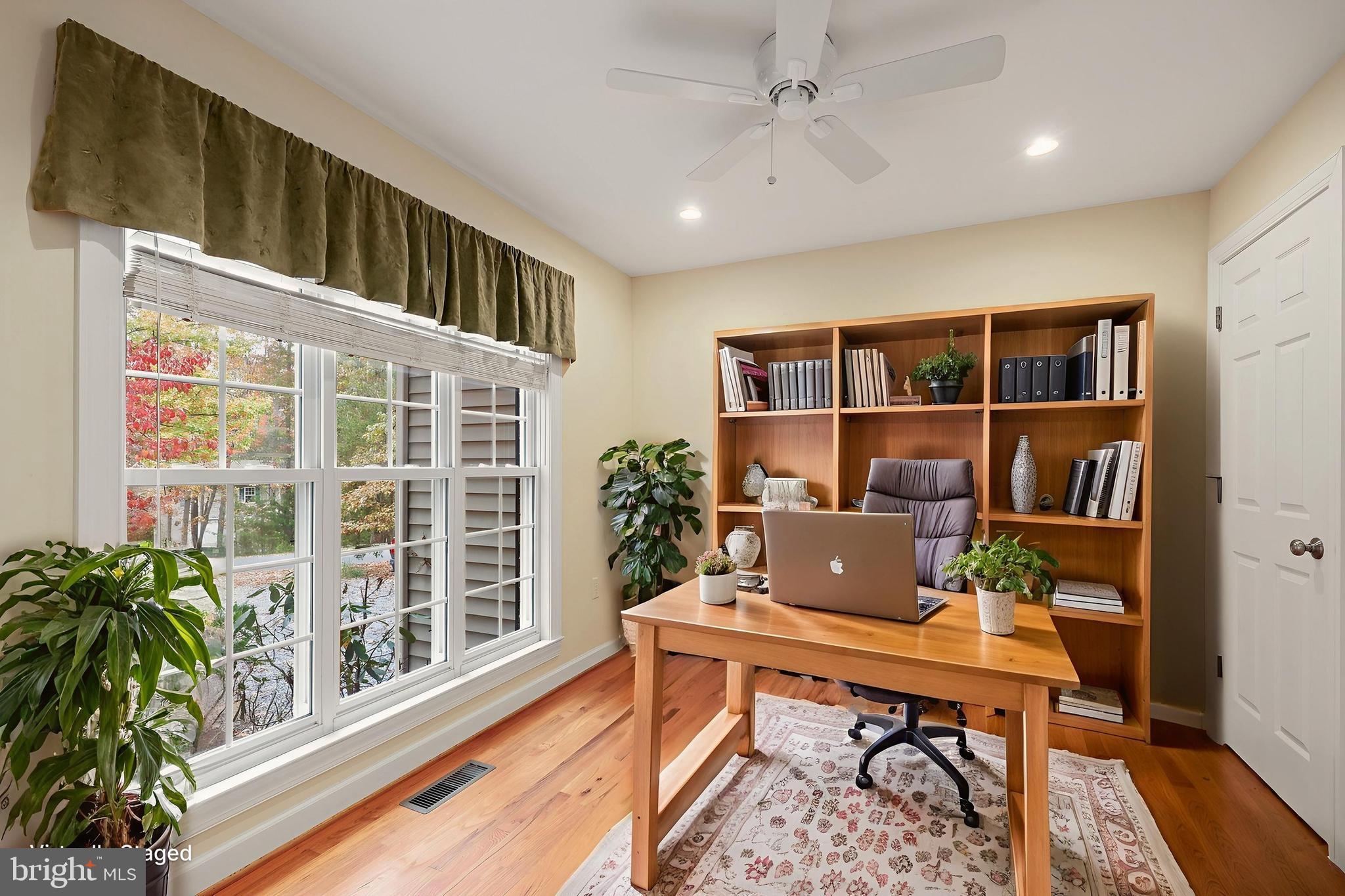 LAKE MONTICELLO - Residential