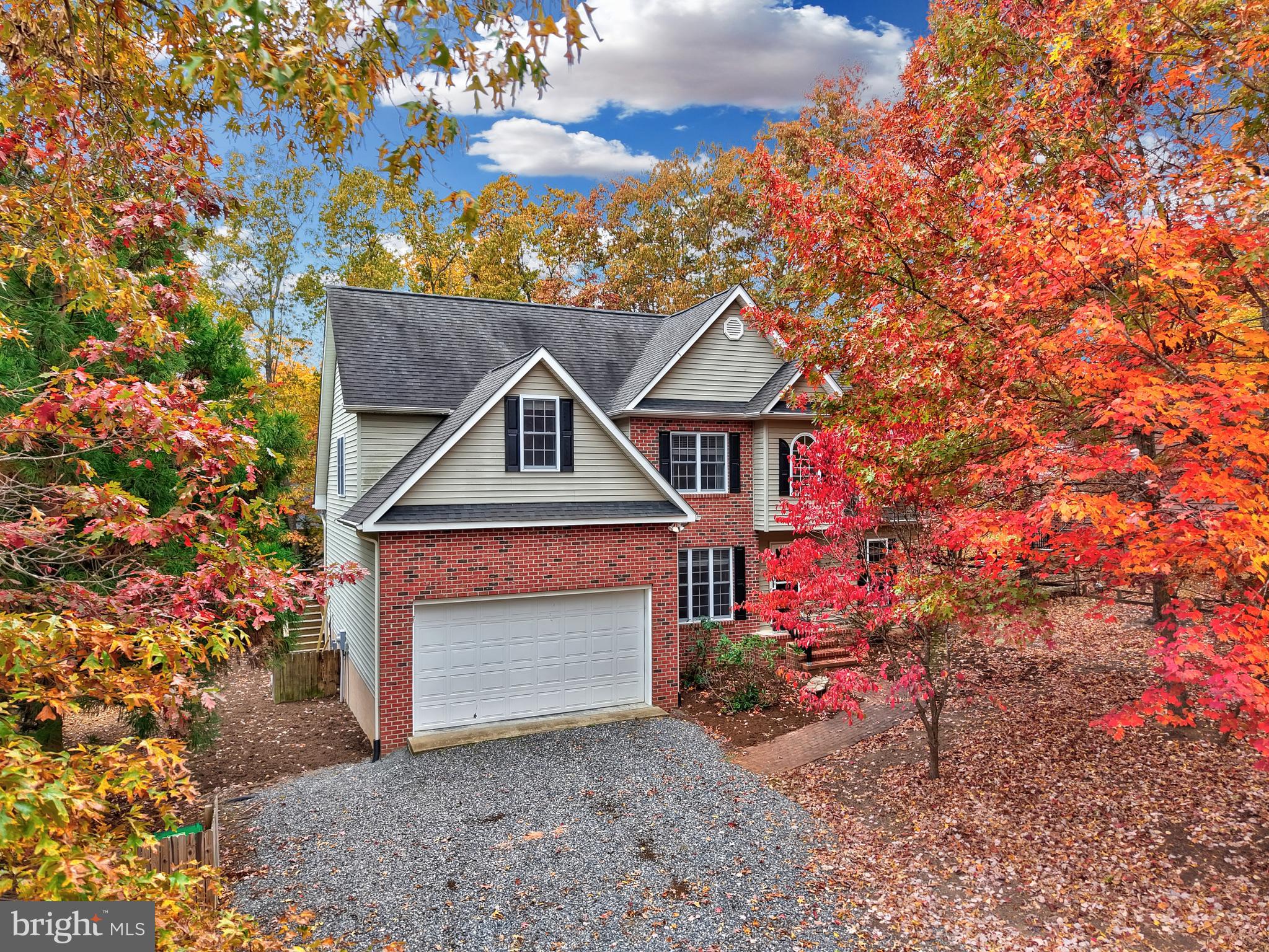LAKE MONTICELLO - Residential