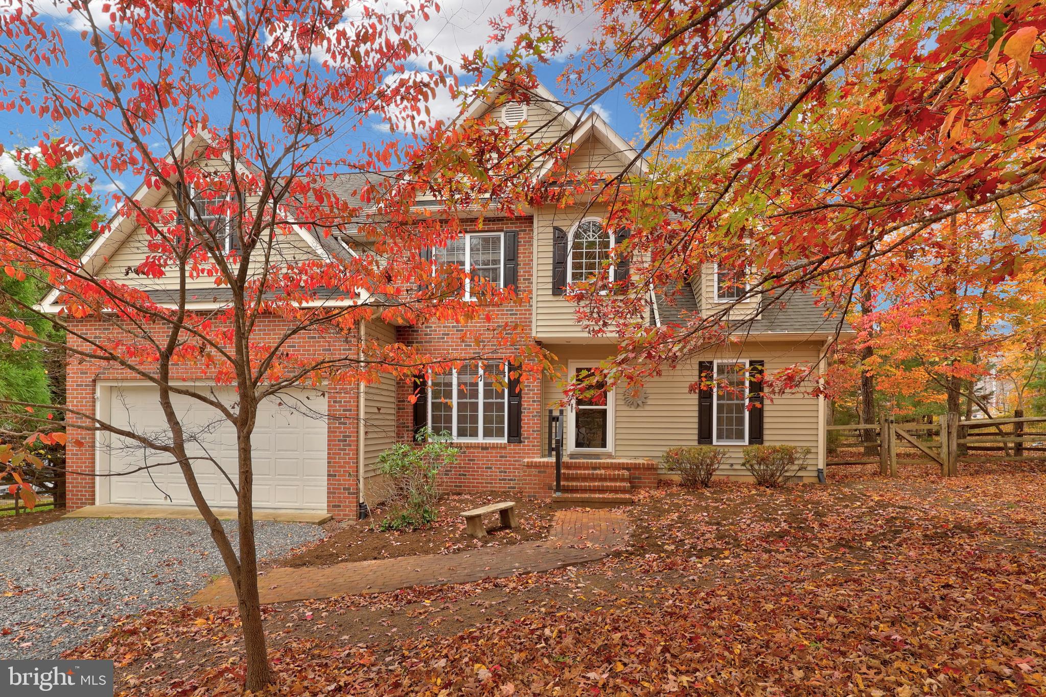 LAKE MONTICELLO - Residential