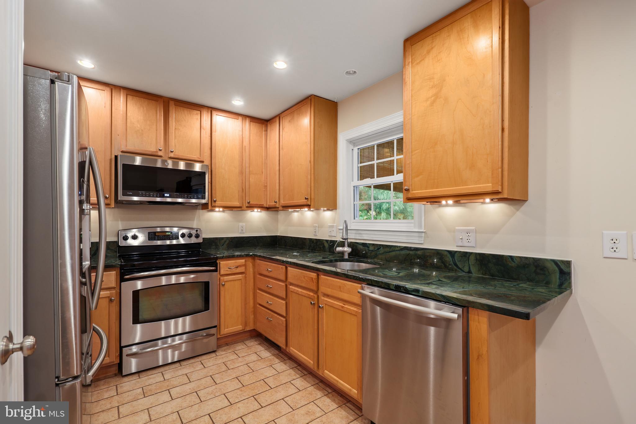 LAKE MONTICELLO - Residential