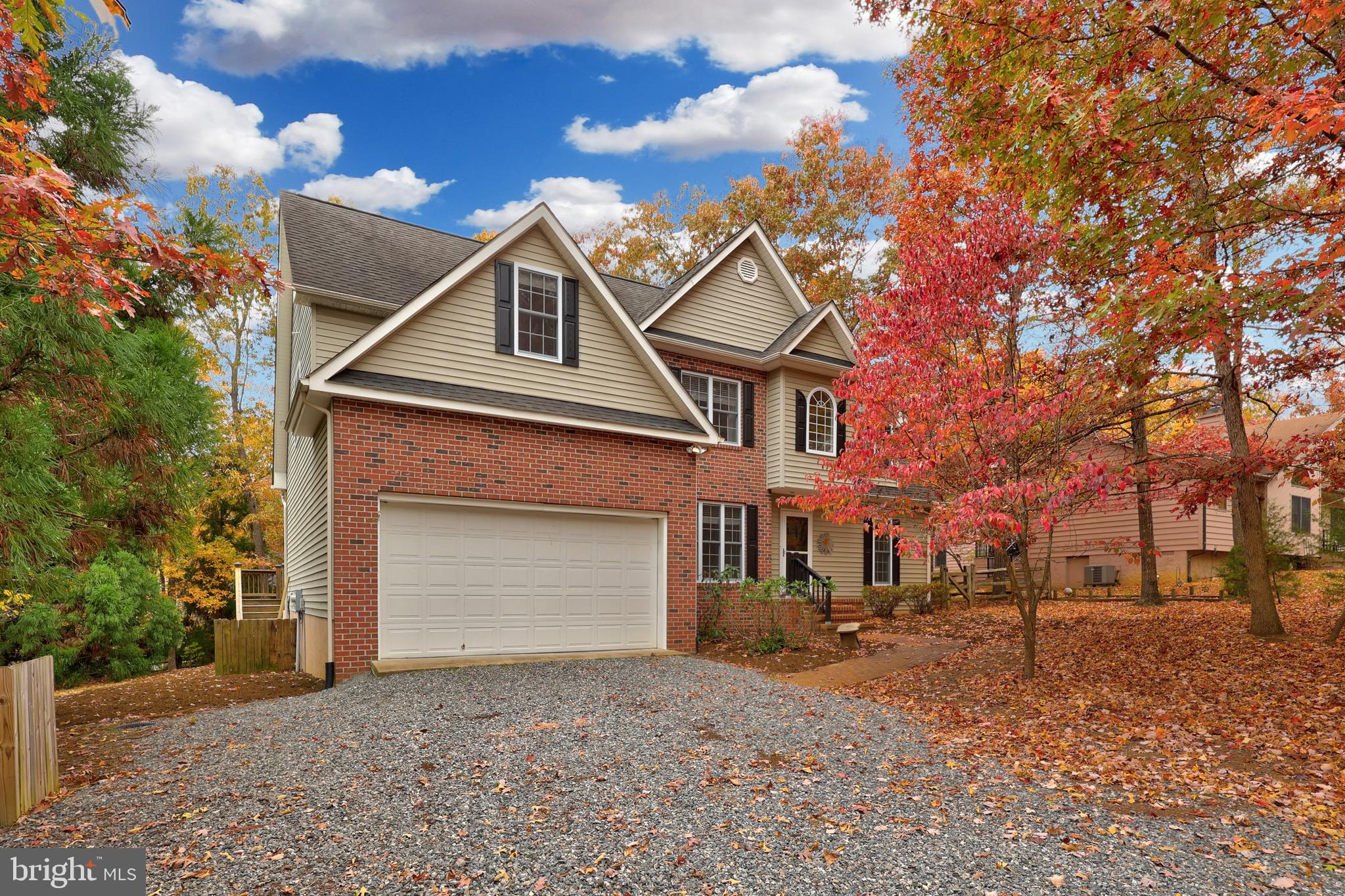 LAKE MONTICELLO - Residential