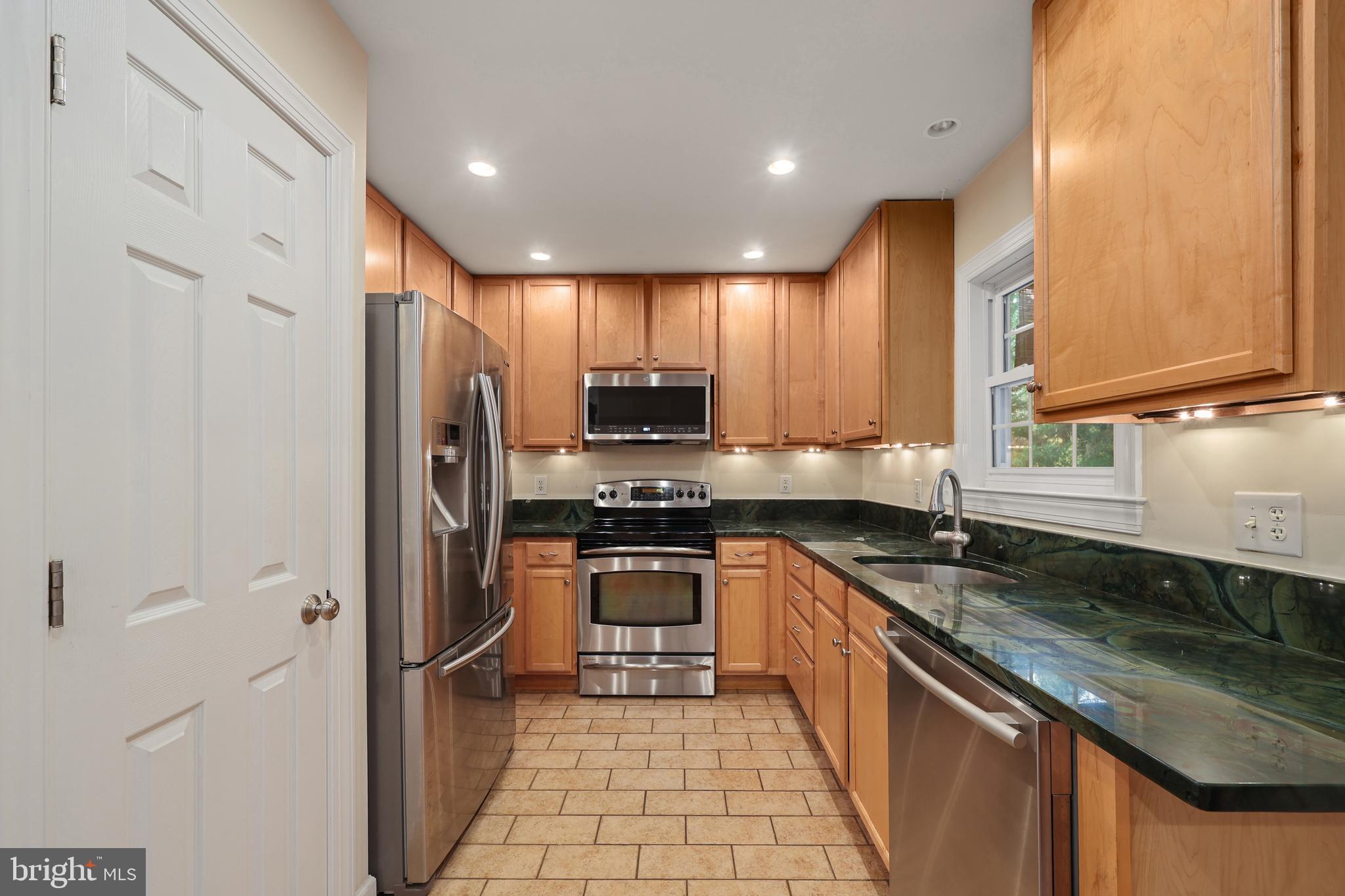 LAKE MONTICELLO - Residential