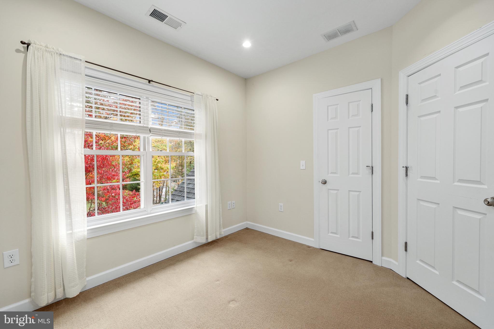 LAKE MONTICELLO - Residential