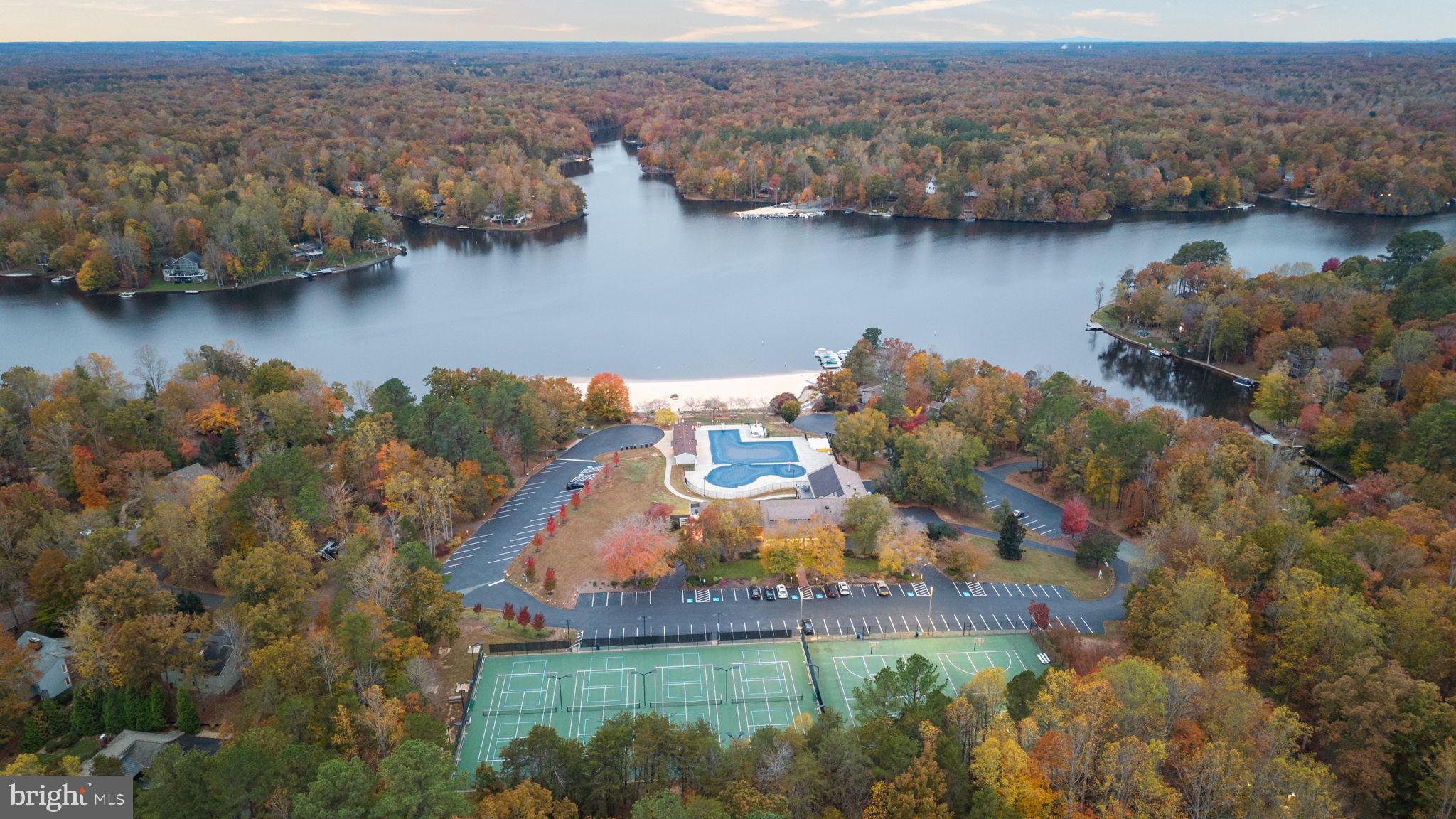 LAKE MONTICELLO - Residential