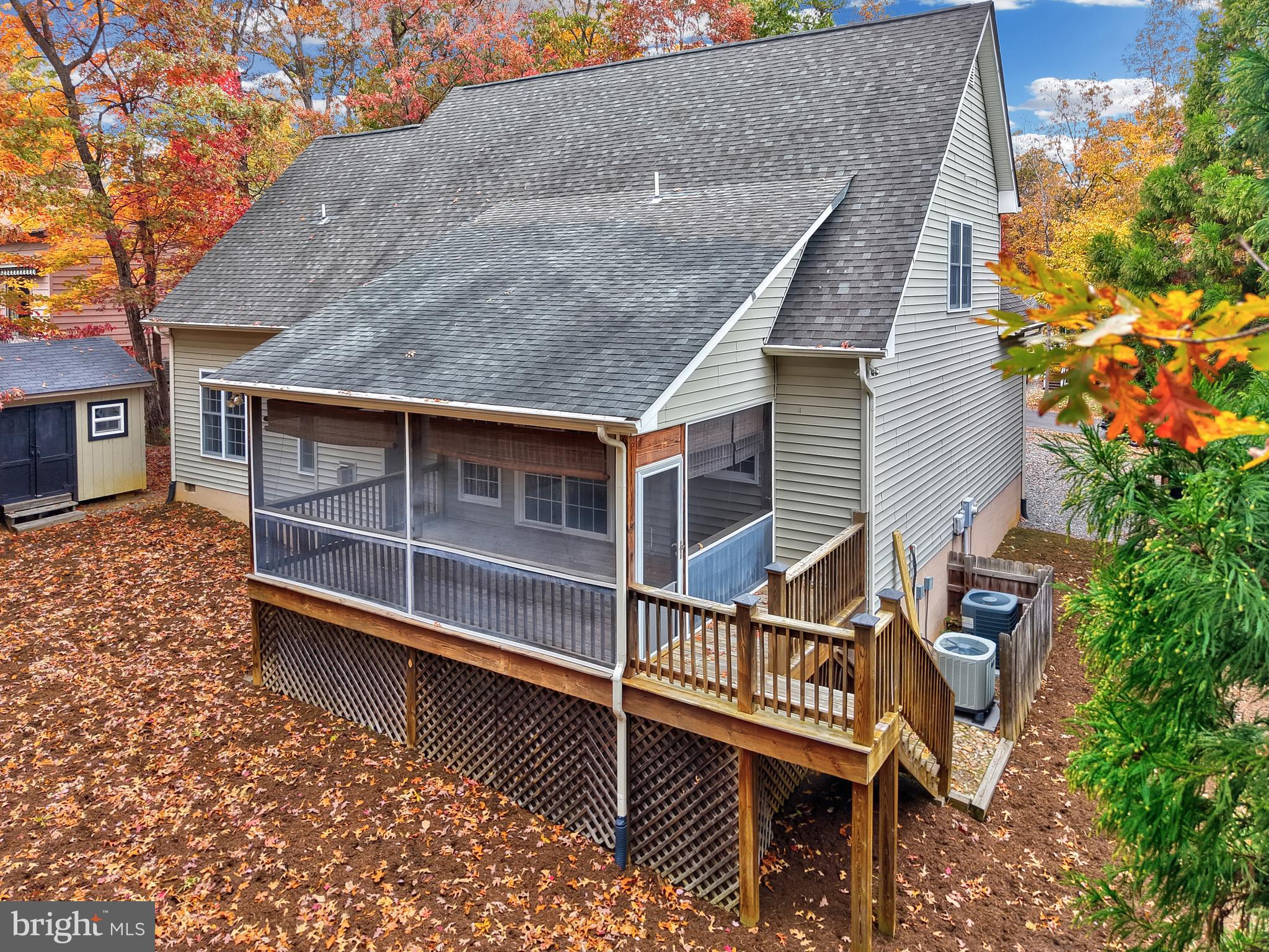 LAKE MONTICELLO - Residential