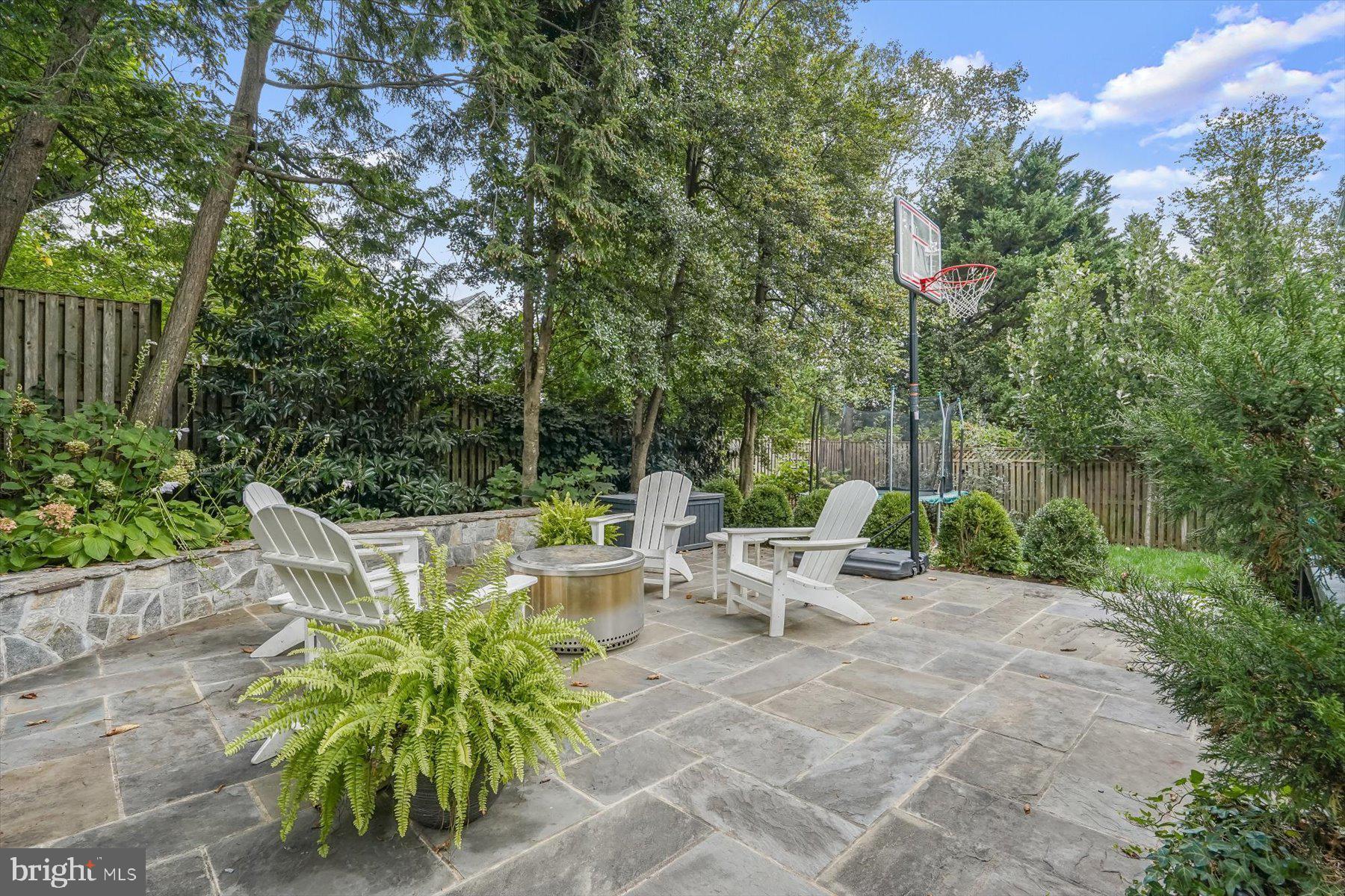 SPRING VALLEY - Residential