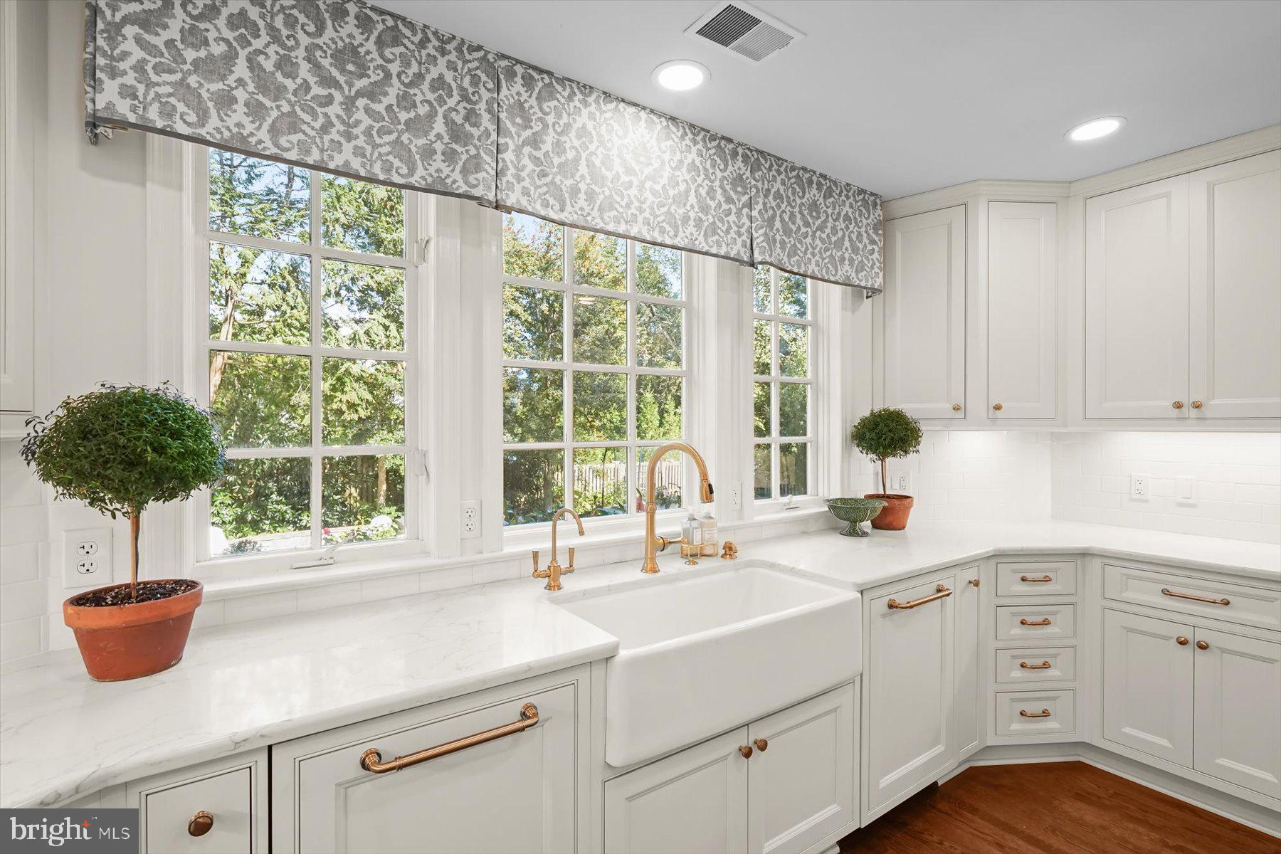 SPRING VALLEY - Residential