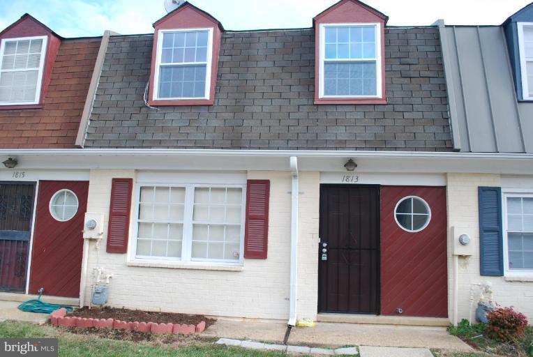 WINDMILL SQUARE - Residential Lease