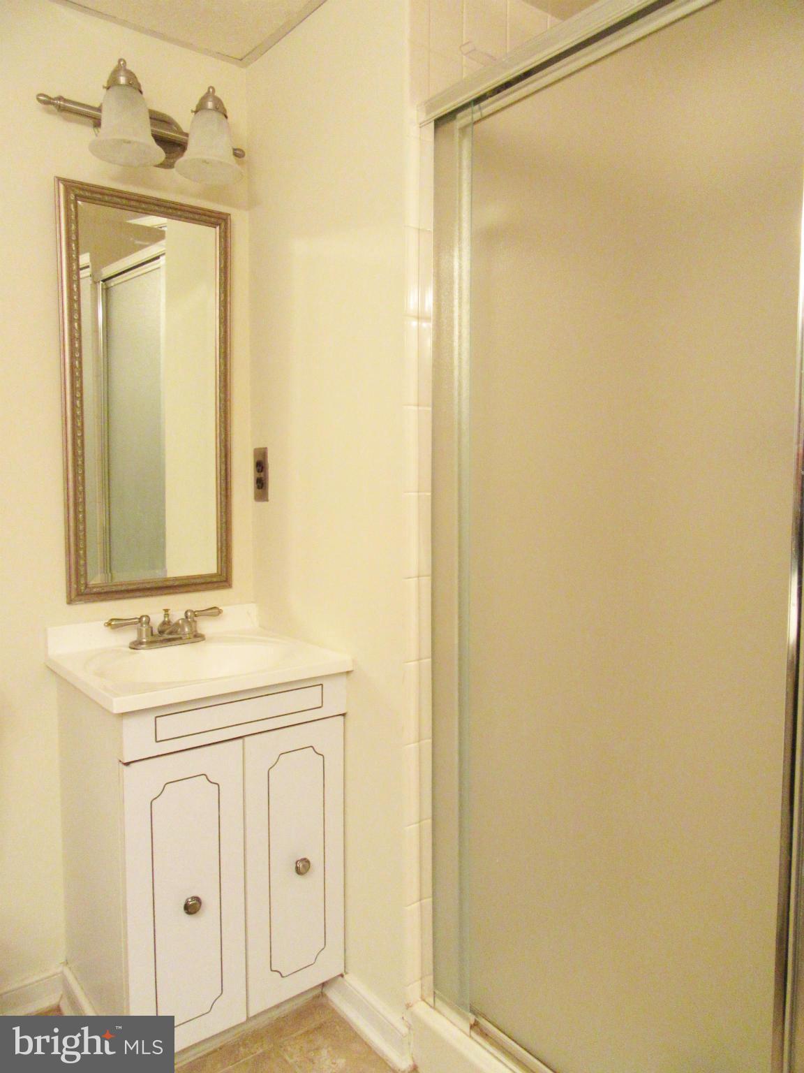 AVON CREST - Residential