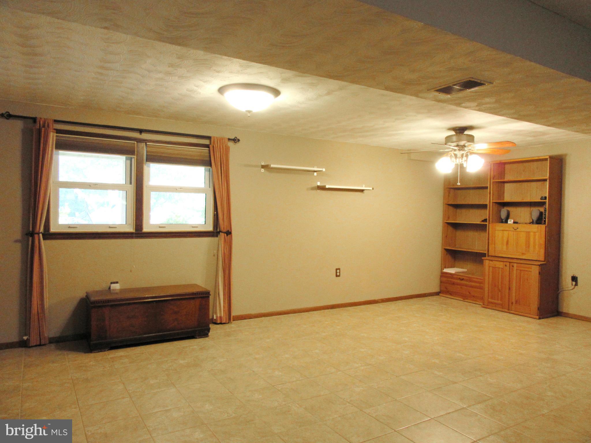 AVON CREST - Residential