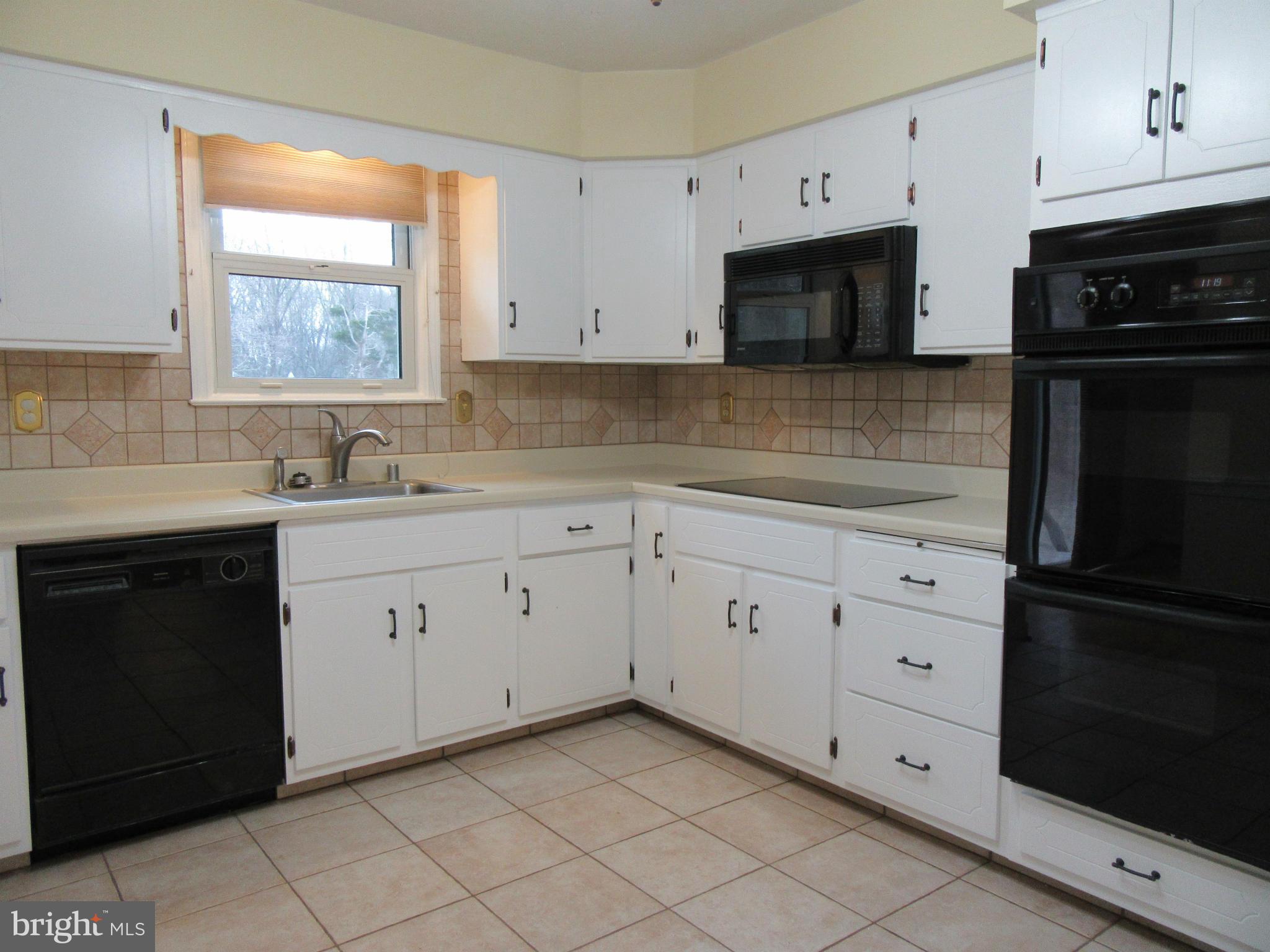 AVON CREST - Residential