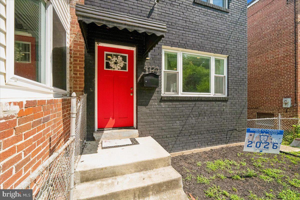4120 E CAPITOL STREET NE