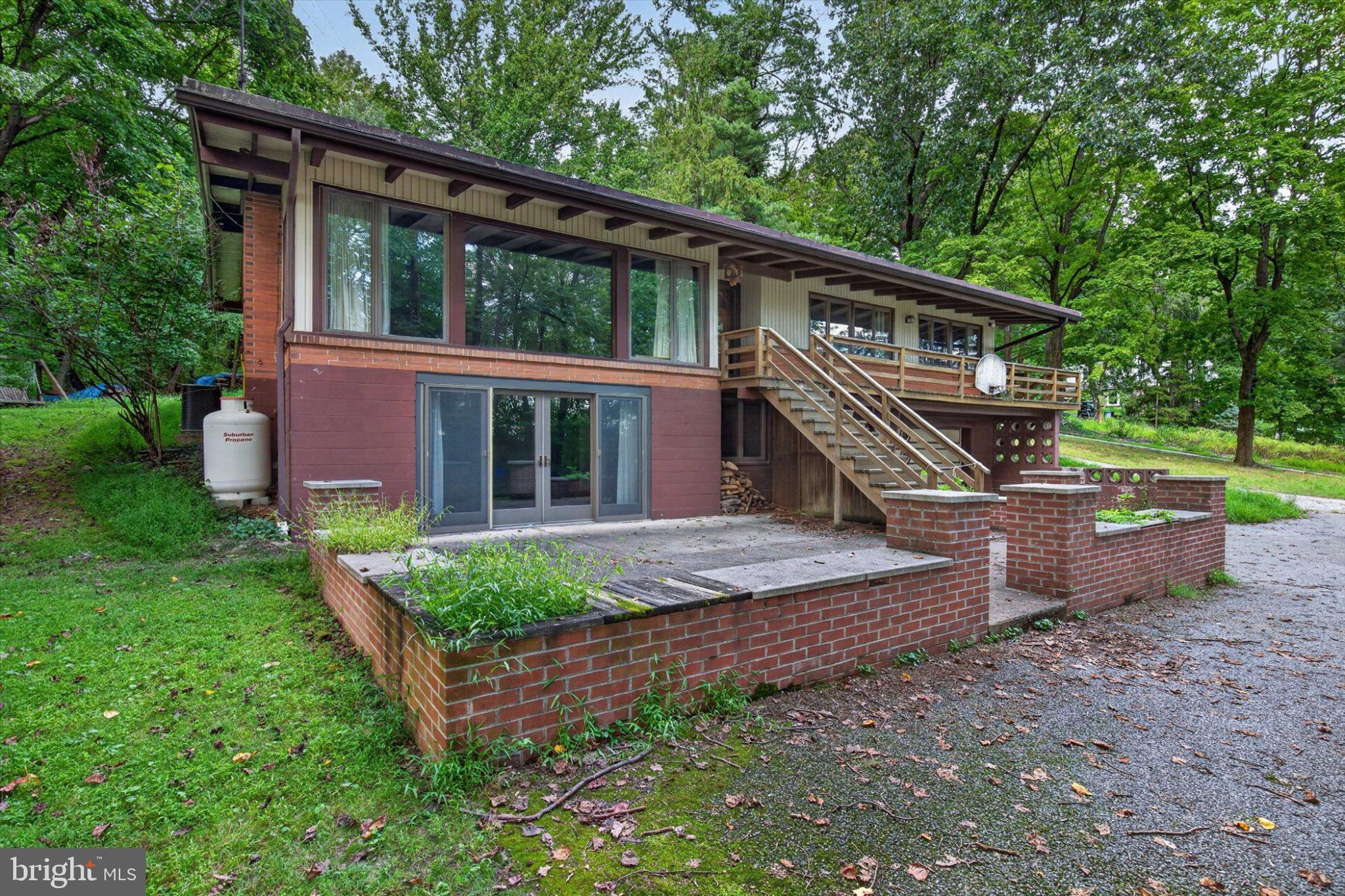1985 RIDGEWOOD ROAD