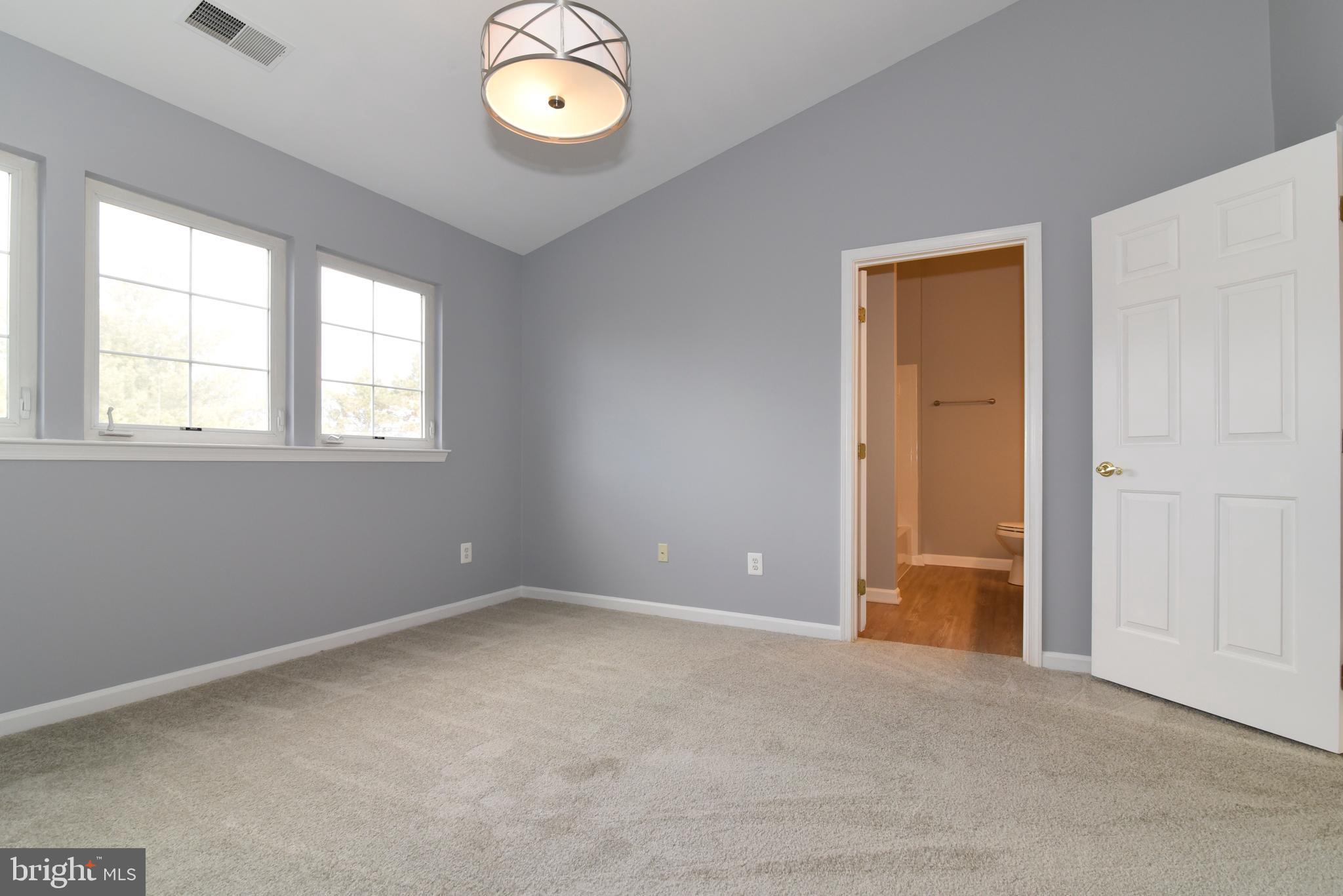 ASHBURN FARM - Residential