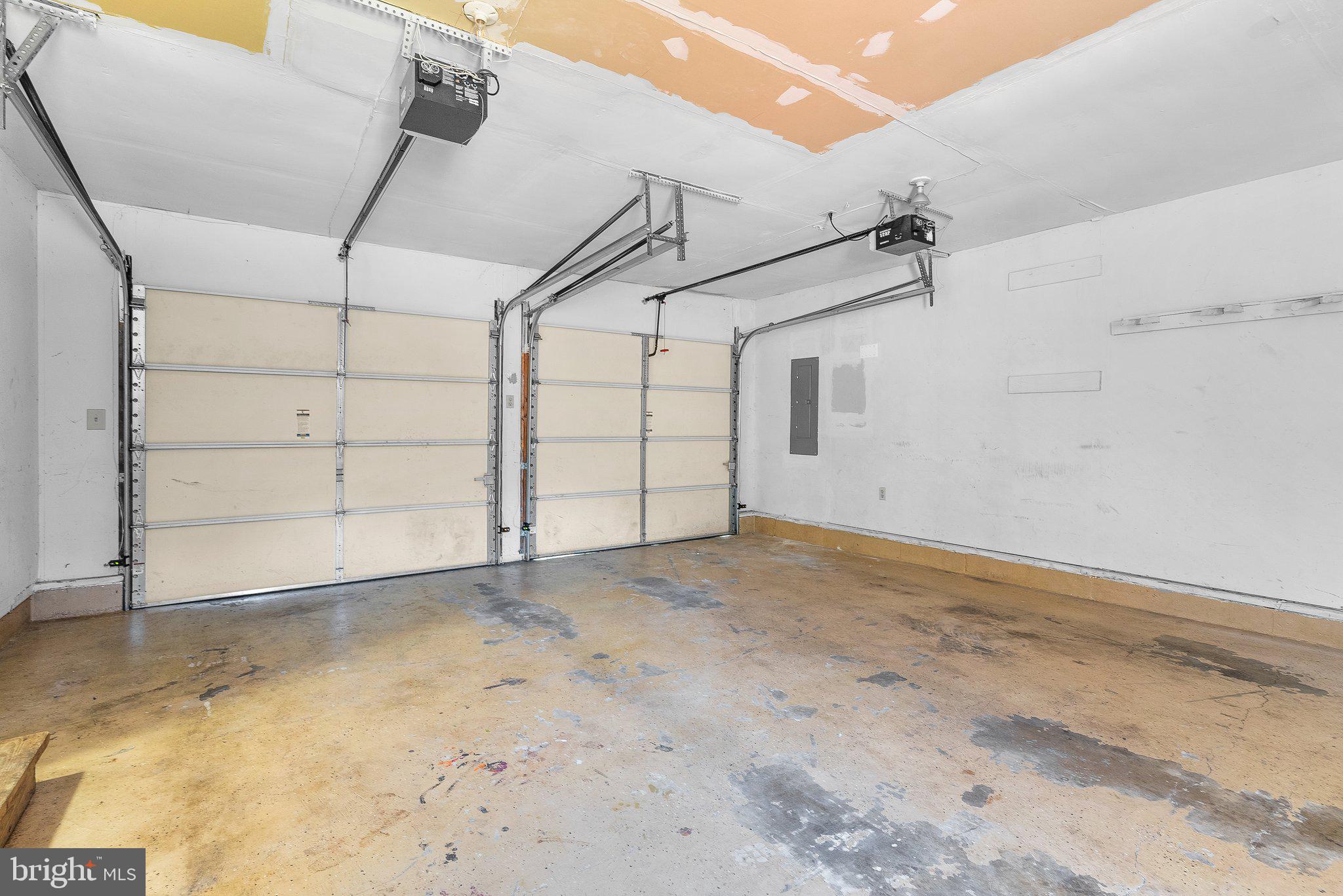 BAY COUNTRY - Residential