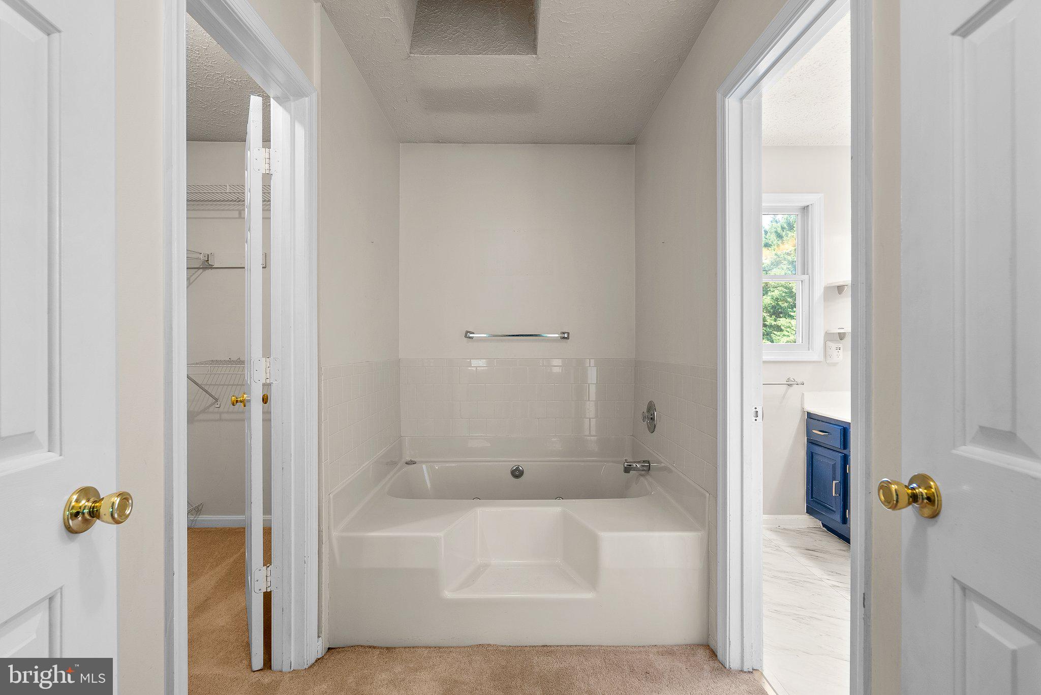 BAY COUNTRY - Residential