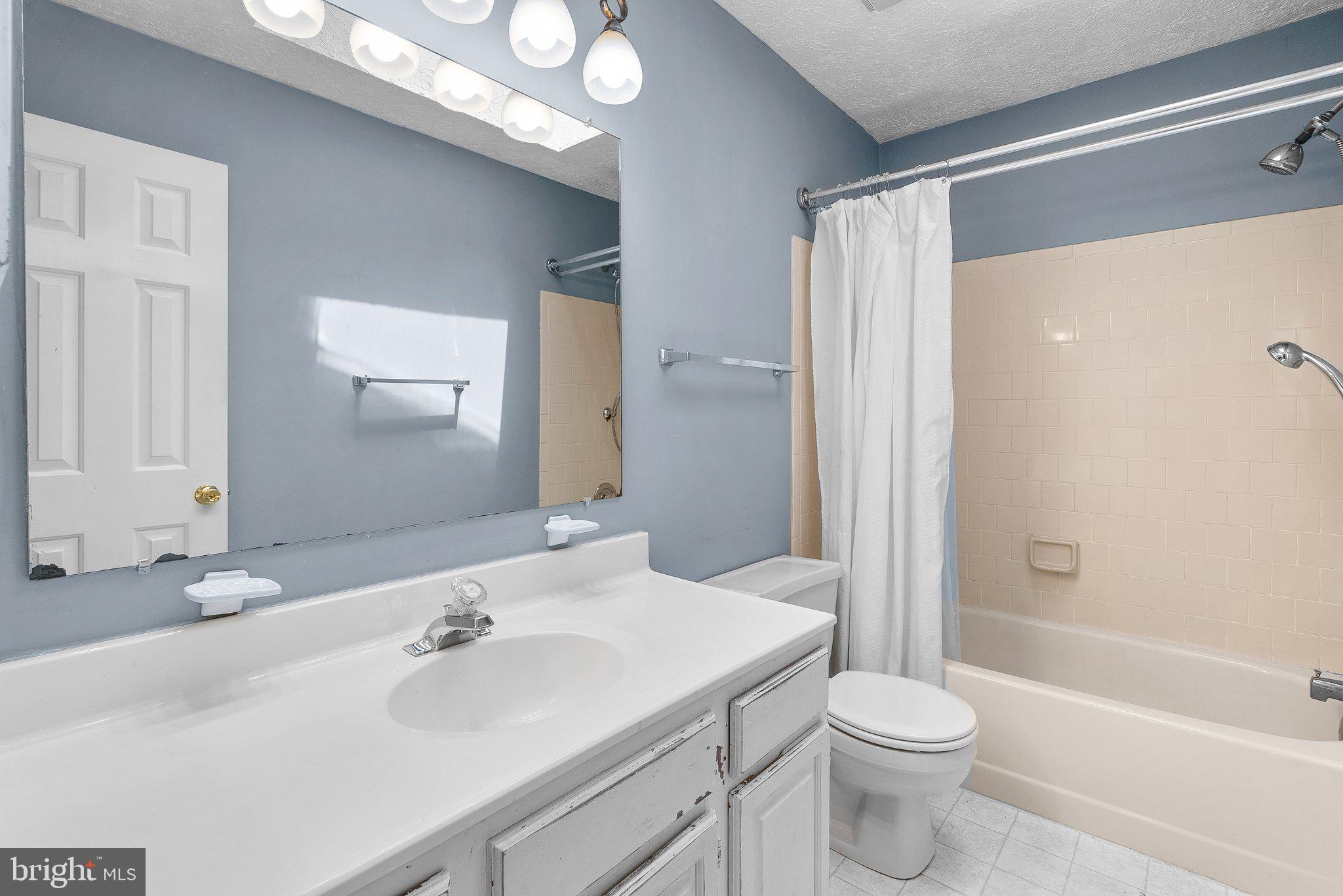 BAY COUNTRY - Residential