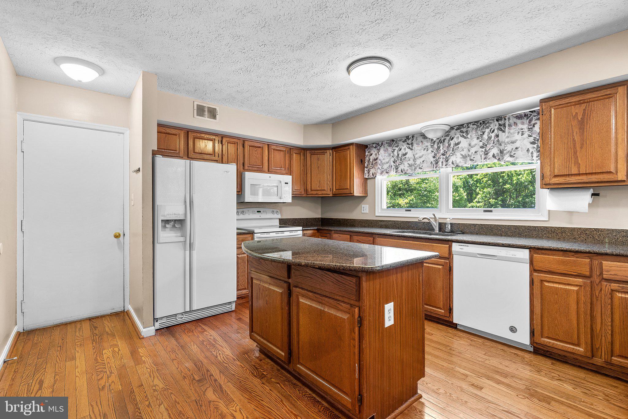 BAY COUNTRY - Residential