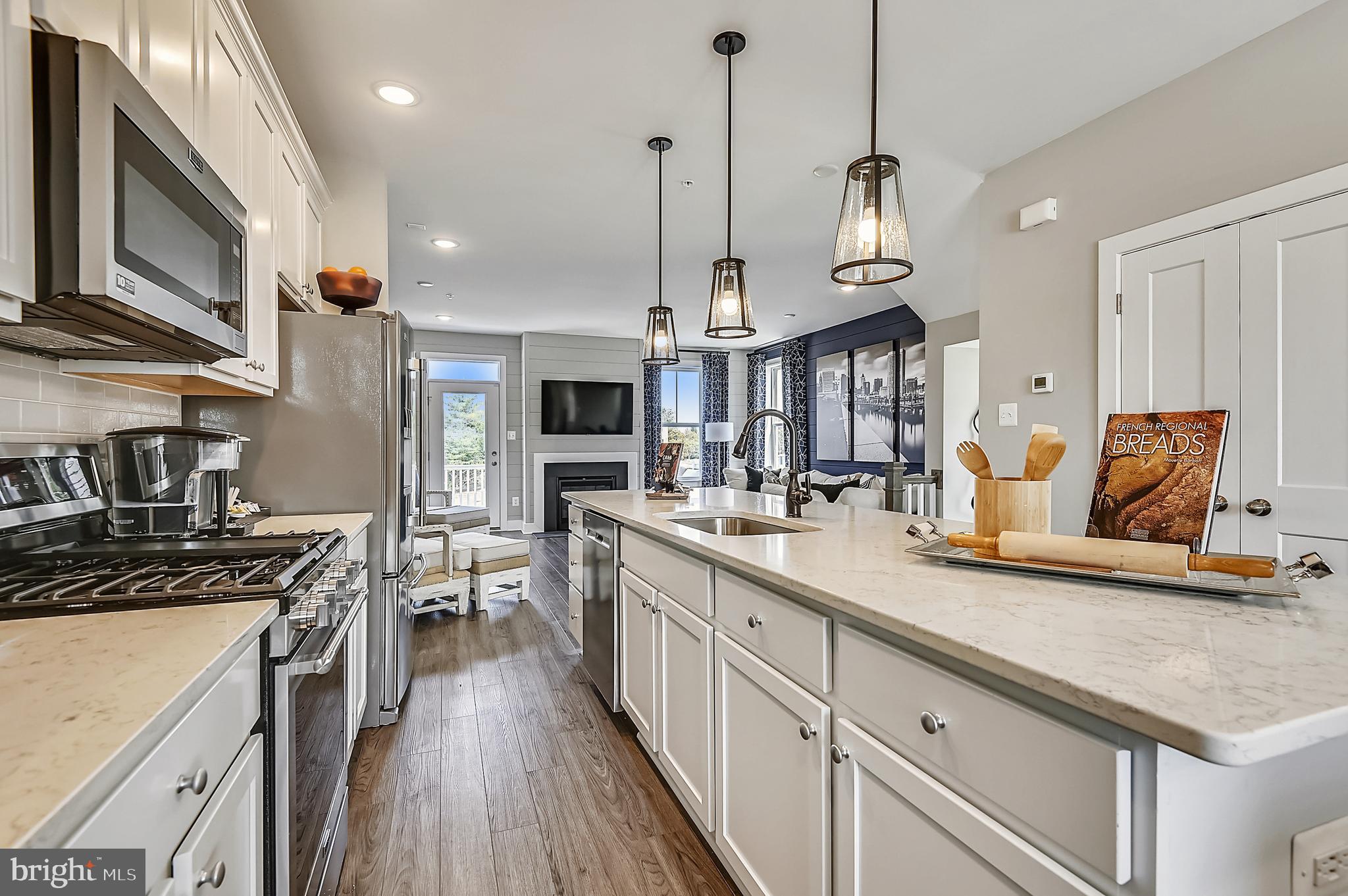 MANNING SQUARE TOWNS - Residential