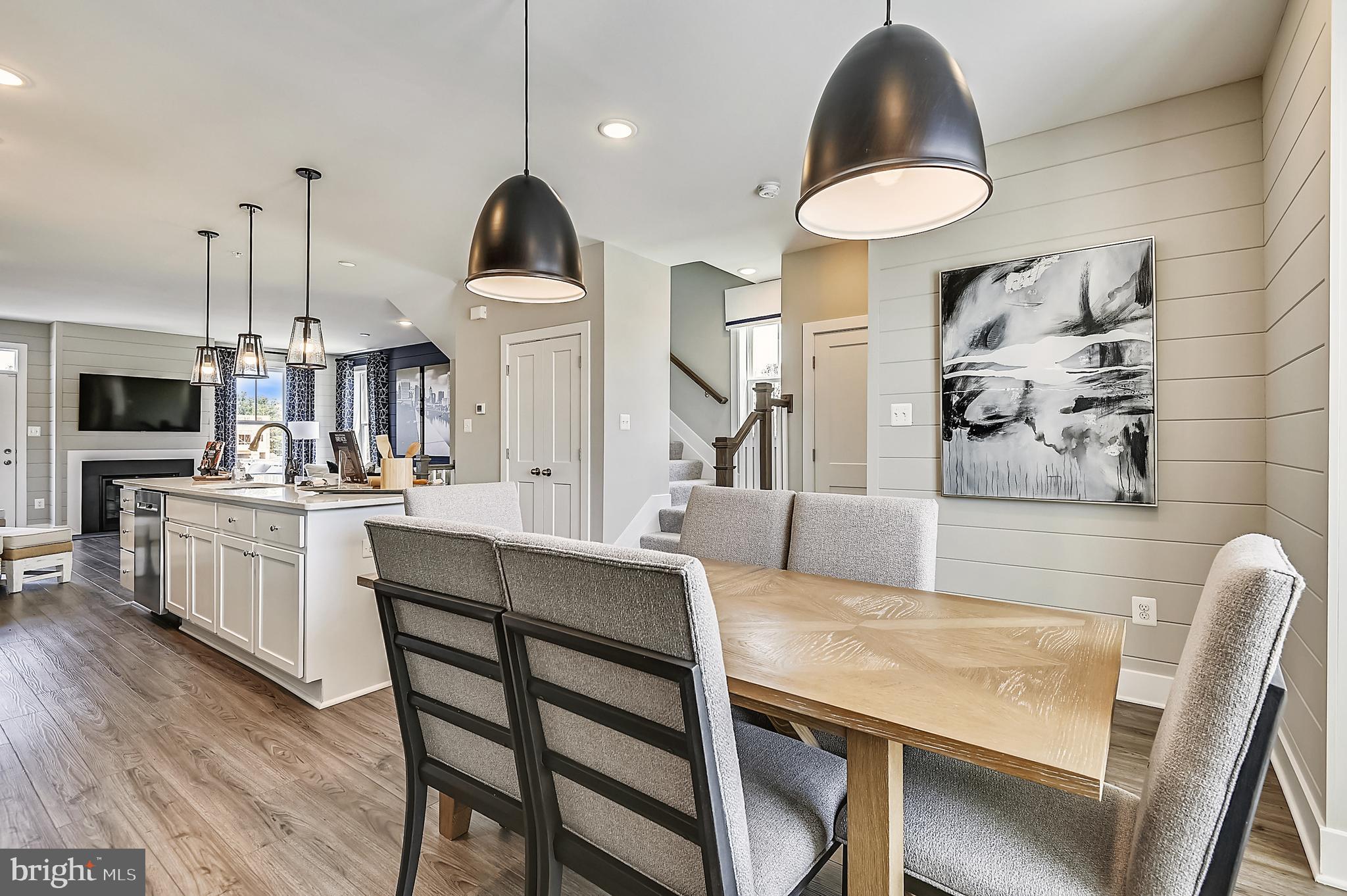 MANNING SQUARE TOWNS - Residential