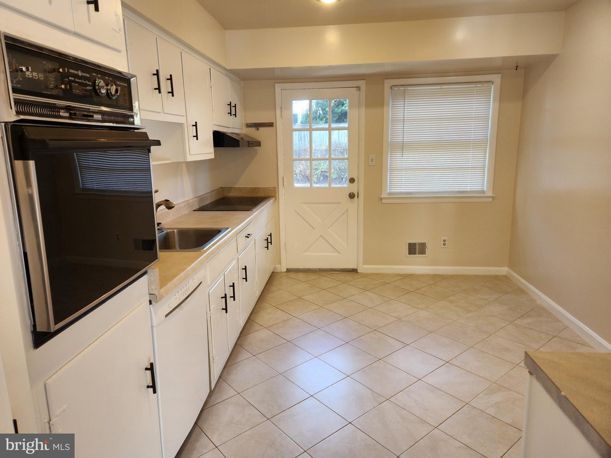 BRADMOOR - Residential Lease